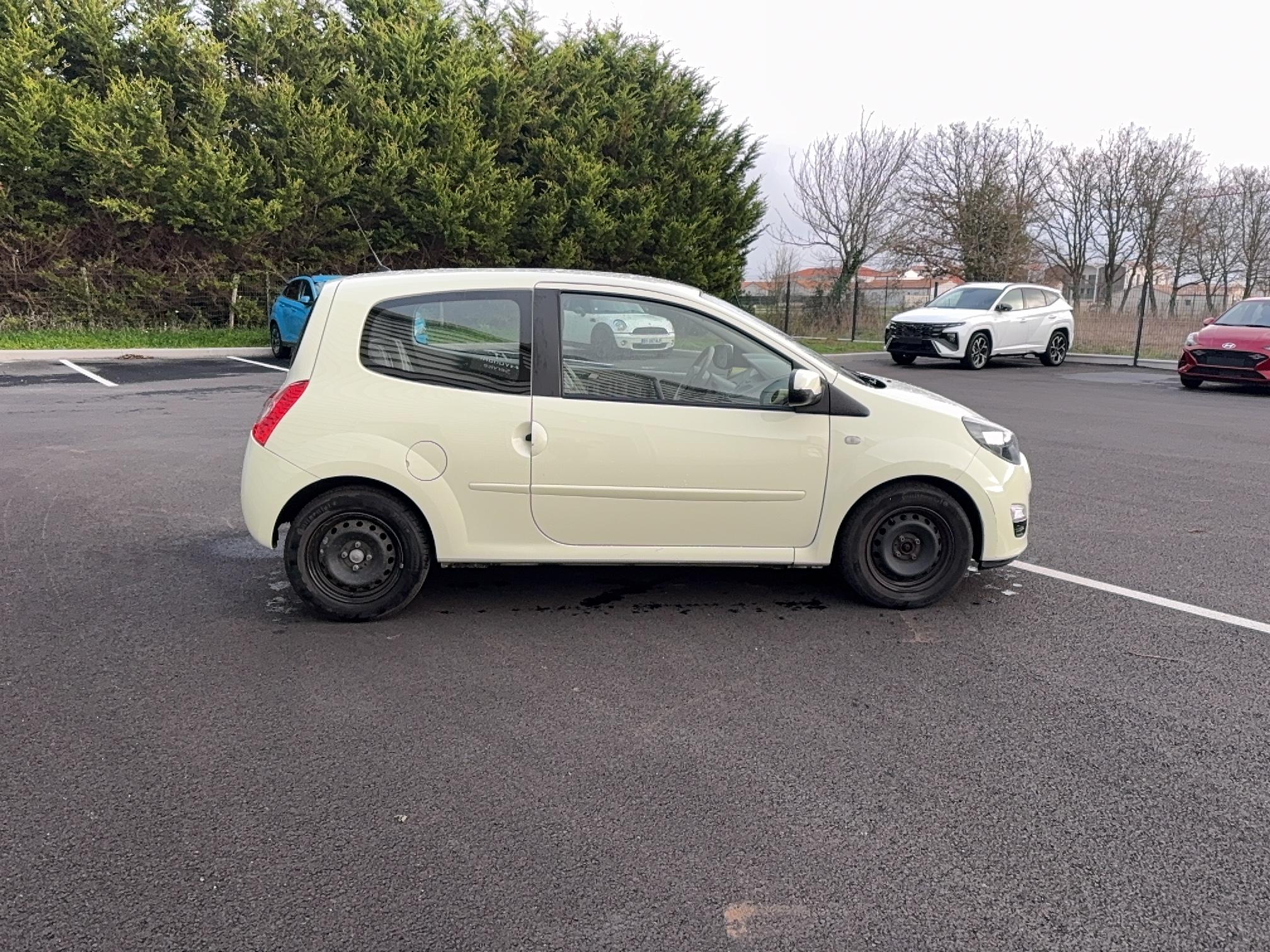 RENAULT Twingo II 1.2 LEV 16v 75 eco2 Privilège - Véhicule Occasion - Océane Auto RENAULT Twingo II 1.2 LEV 16v 75 eco2 Privilège - Véhicule Occasion Océane Auto