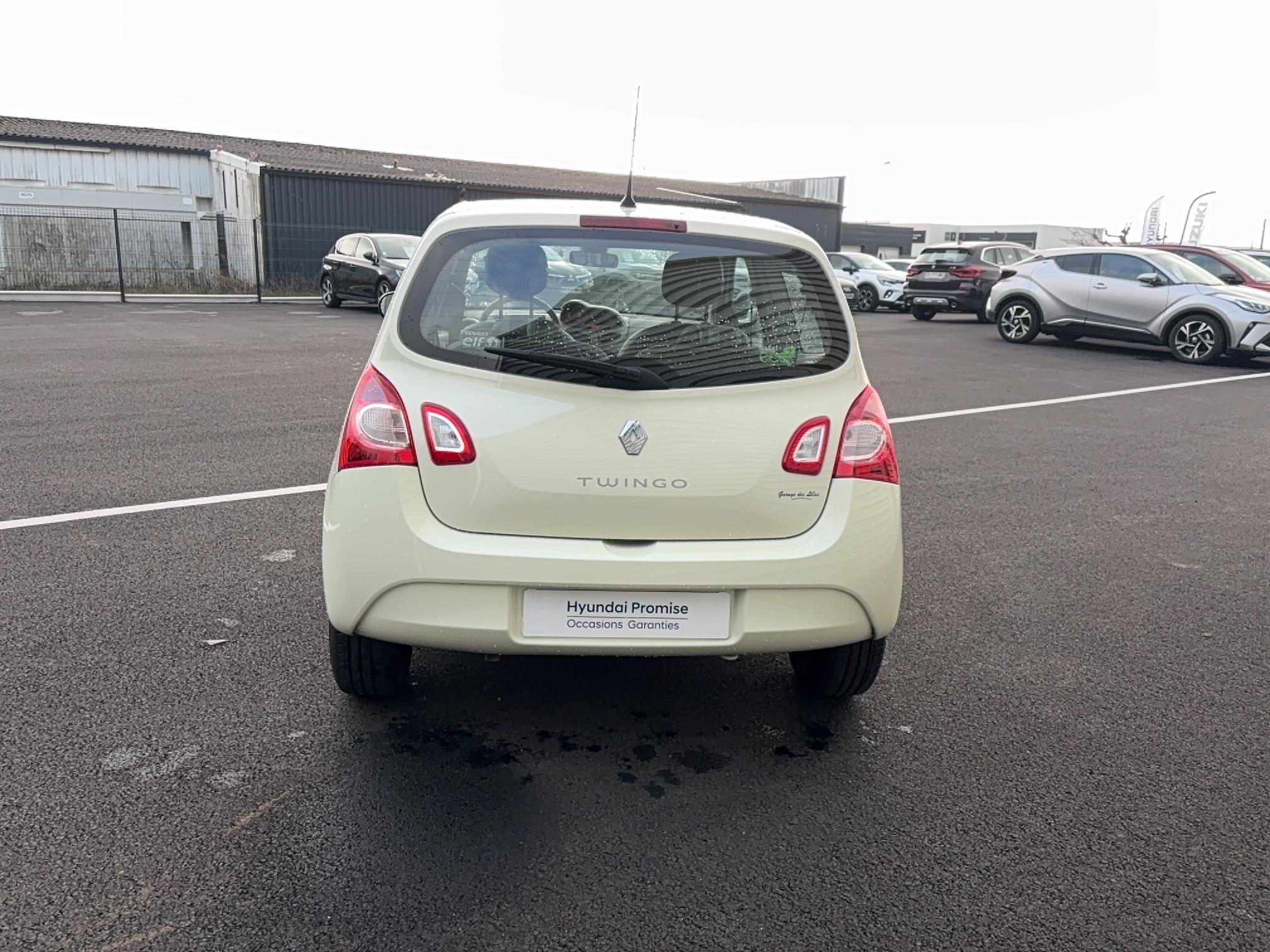 RENAULT Twingo II 1.2 LEV 16v 75 eco2 Privilège - Véhicule Occasion - Océane Auto RENAULT Twingo II 1.2 LEV 16v 75 eco2 Privilège - Véhicule Occasion Océane Auto