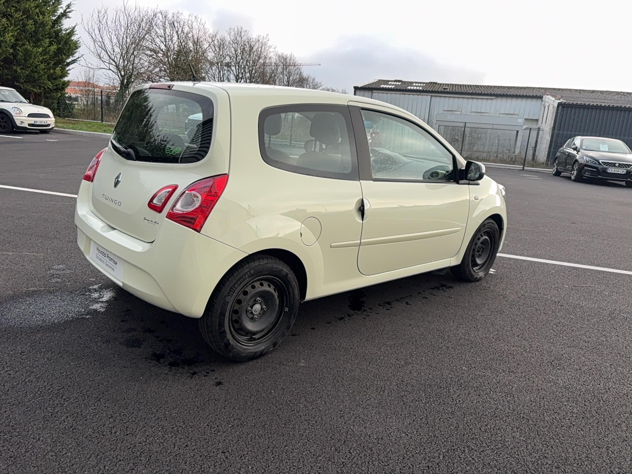 RENAULT Twingo II 1.2 LEV 16v 75 eco2 Privilège - Véhicule Occasion - Océane Auto RENAULT Twingo II 1.2 LEV 16v 75 eco2 Privilège - Véhicule Occasion Océane Auto