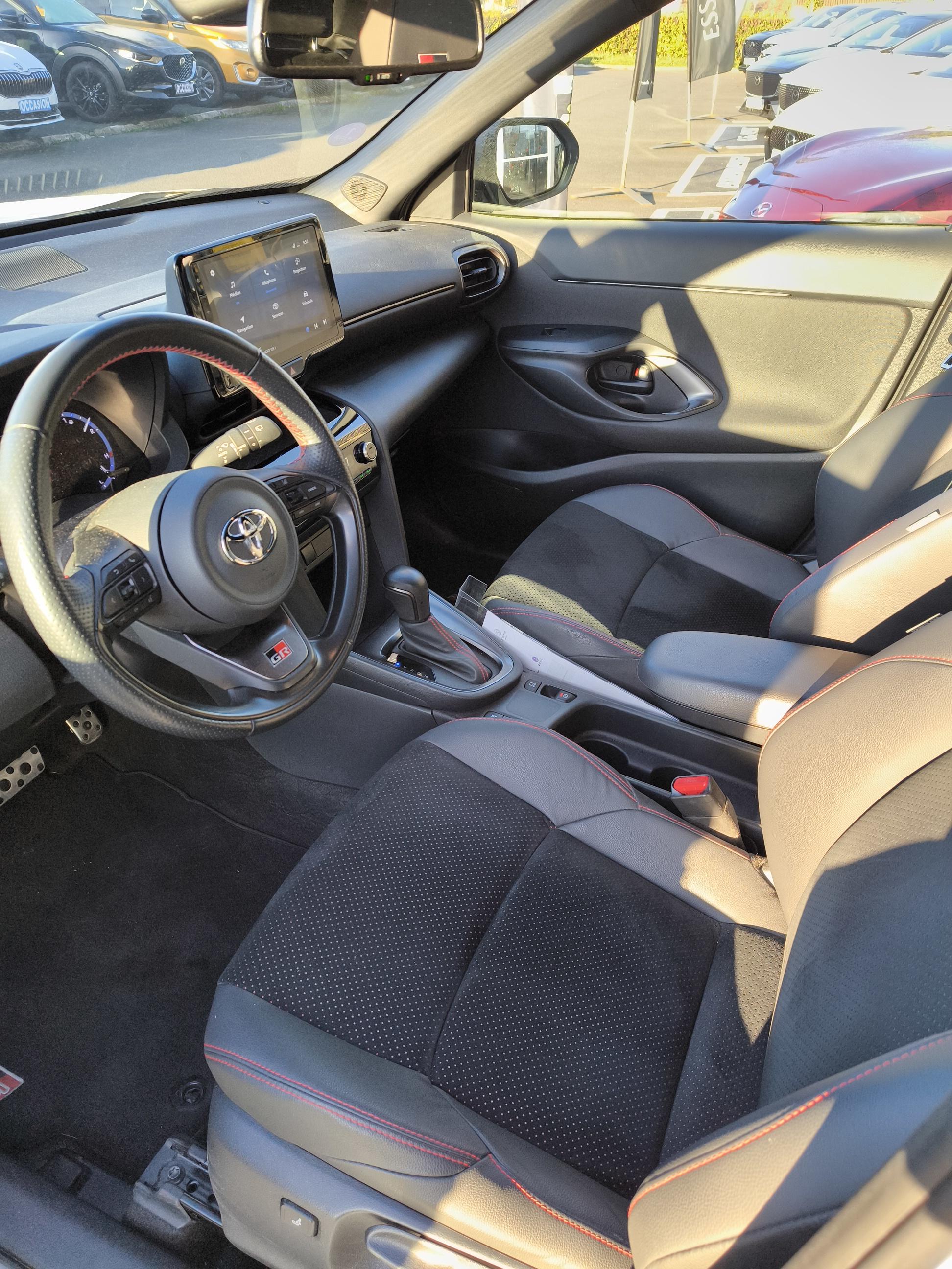 TOYOTA Yaris Cross Hybride 116h 2WD GR SPORT - Véhicule Occasion - Océane Auto TOYOTA Yaris Cross Hybride 116h 2WD GR SPORT - Véhicule Occasion Océane Auto