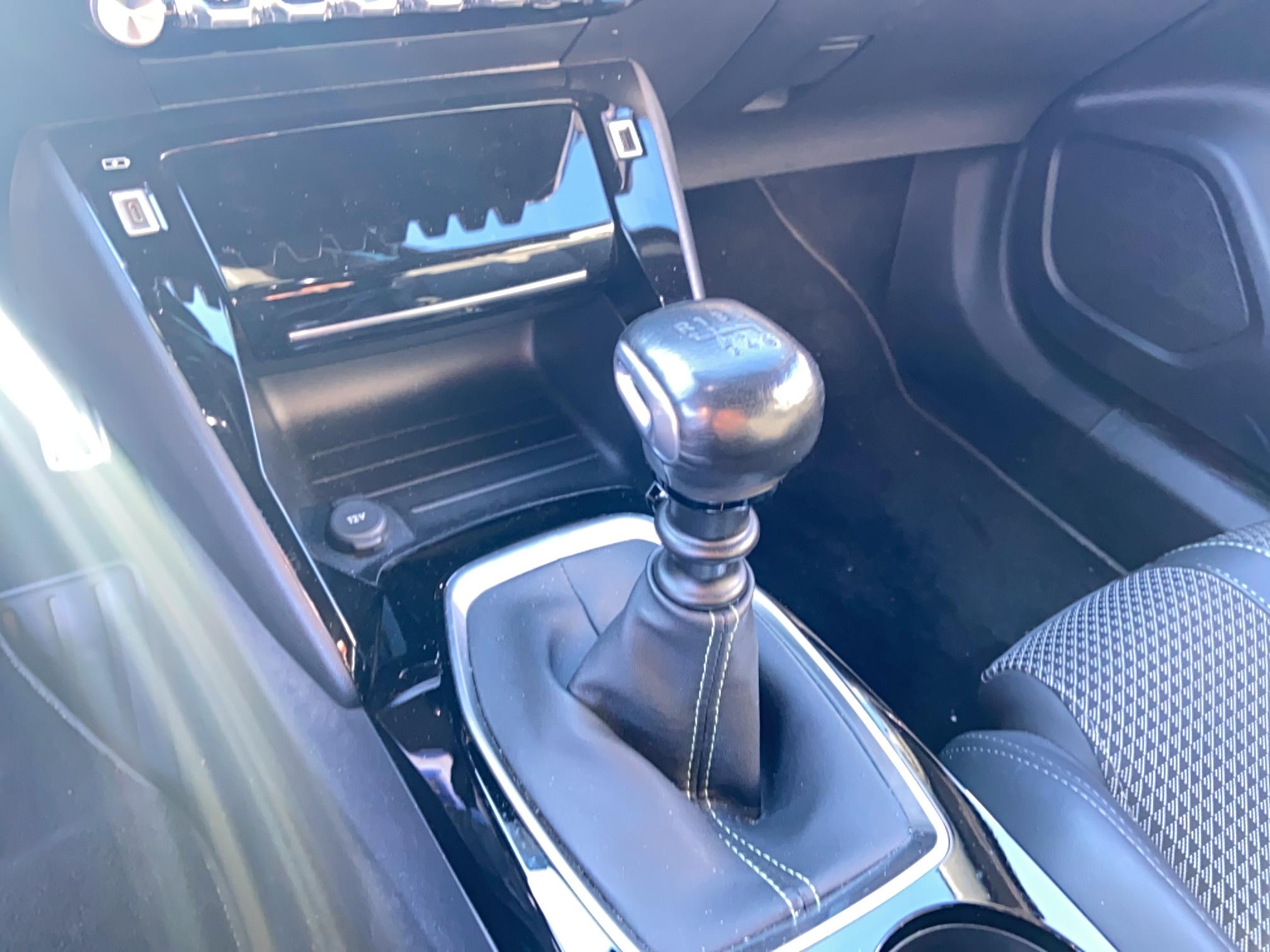 PEUGEOT 2008 PureTech 130 S&S BVM6 GT - Véhicule Occasion Océane Auto