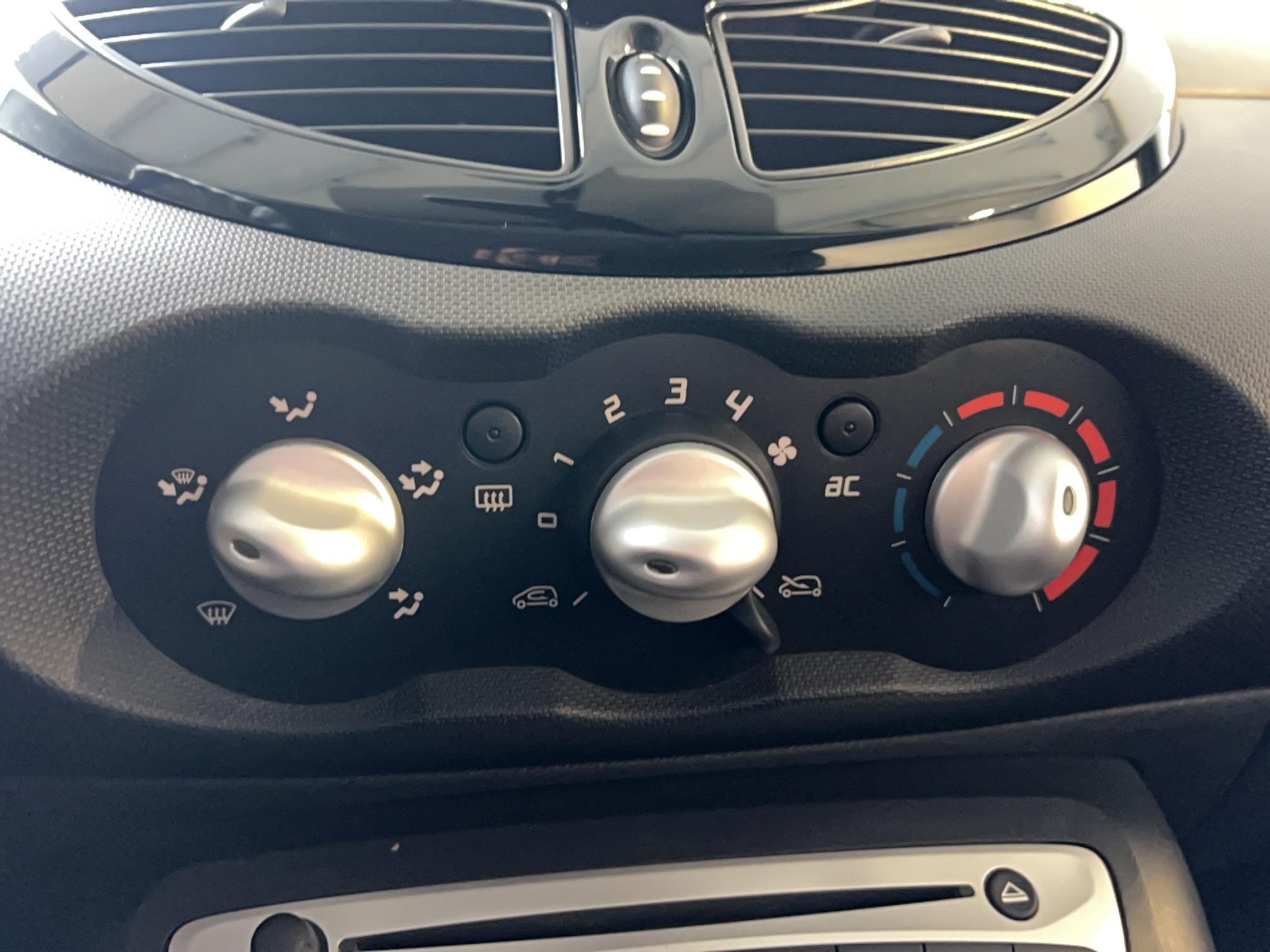 RENAULT Twingo II 1.2 LEV 16v 75 eco2 Dynamique - Véhicule Occasion Océane Auto