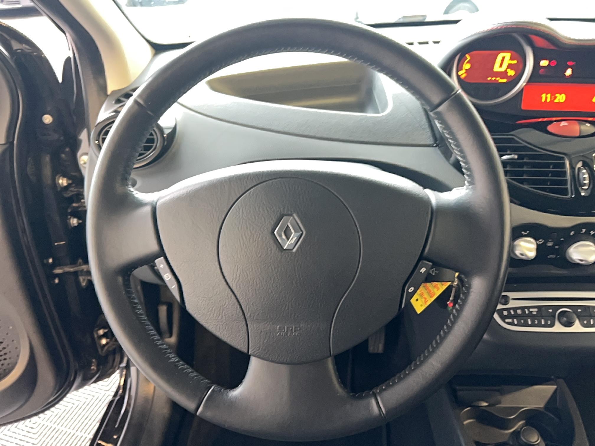 RENAULT Twingo II 1.2 LEV 16v 75 eco2 Dynamique - Véhicule Occasion Océane Auto