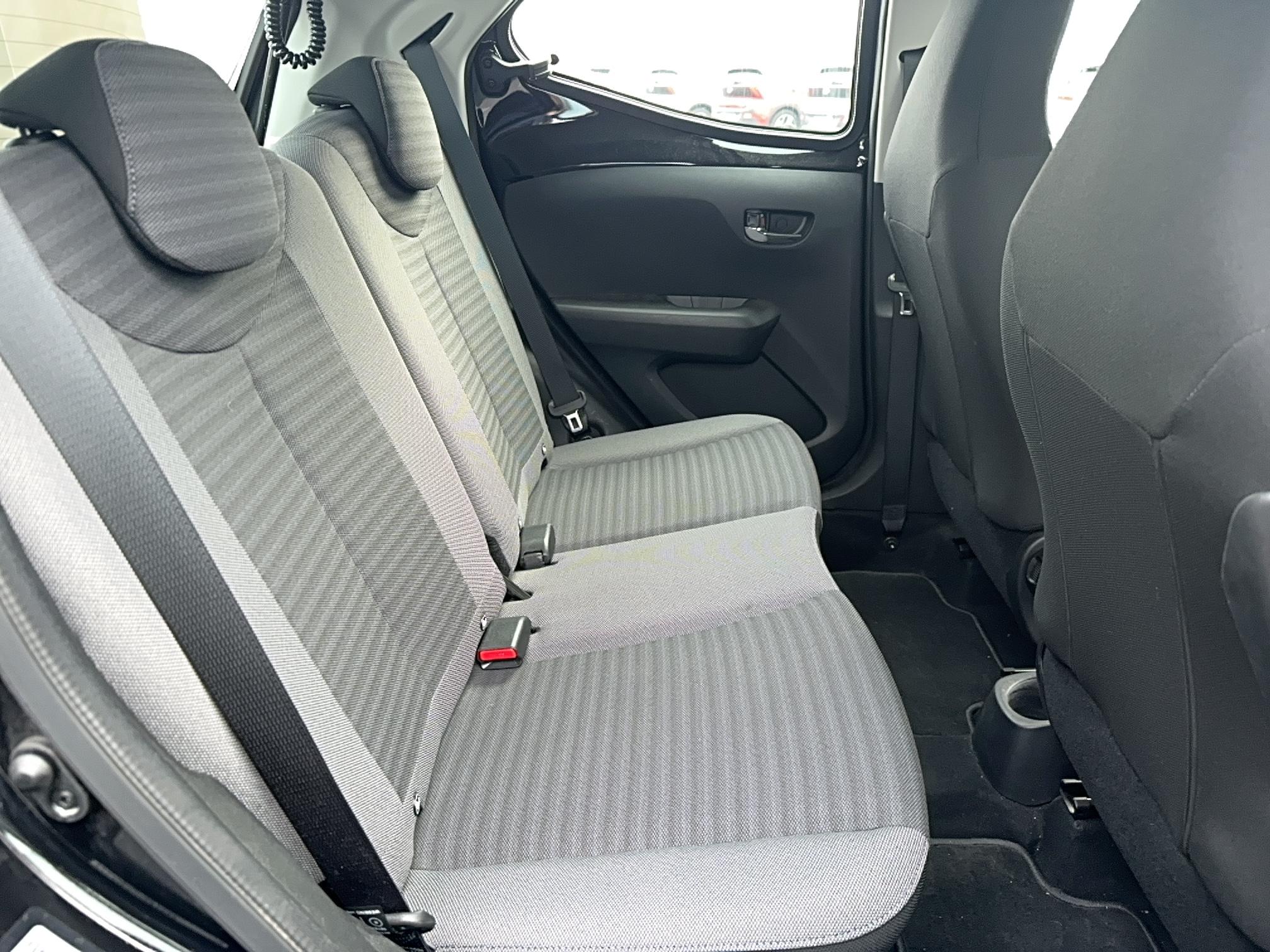 TOYOTA Aygo 1.0 VVT-i x-shift x-play - Véhicule Occasion Océane Auto