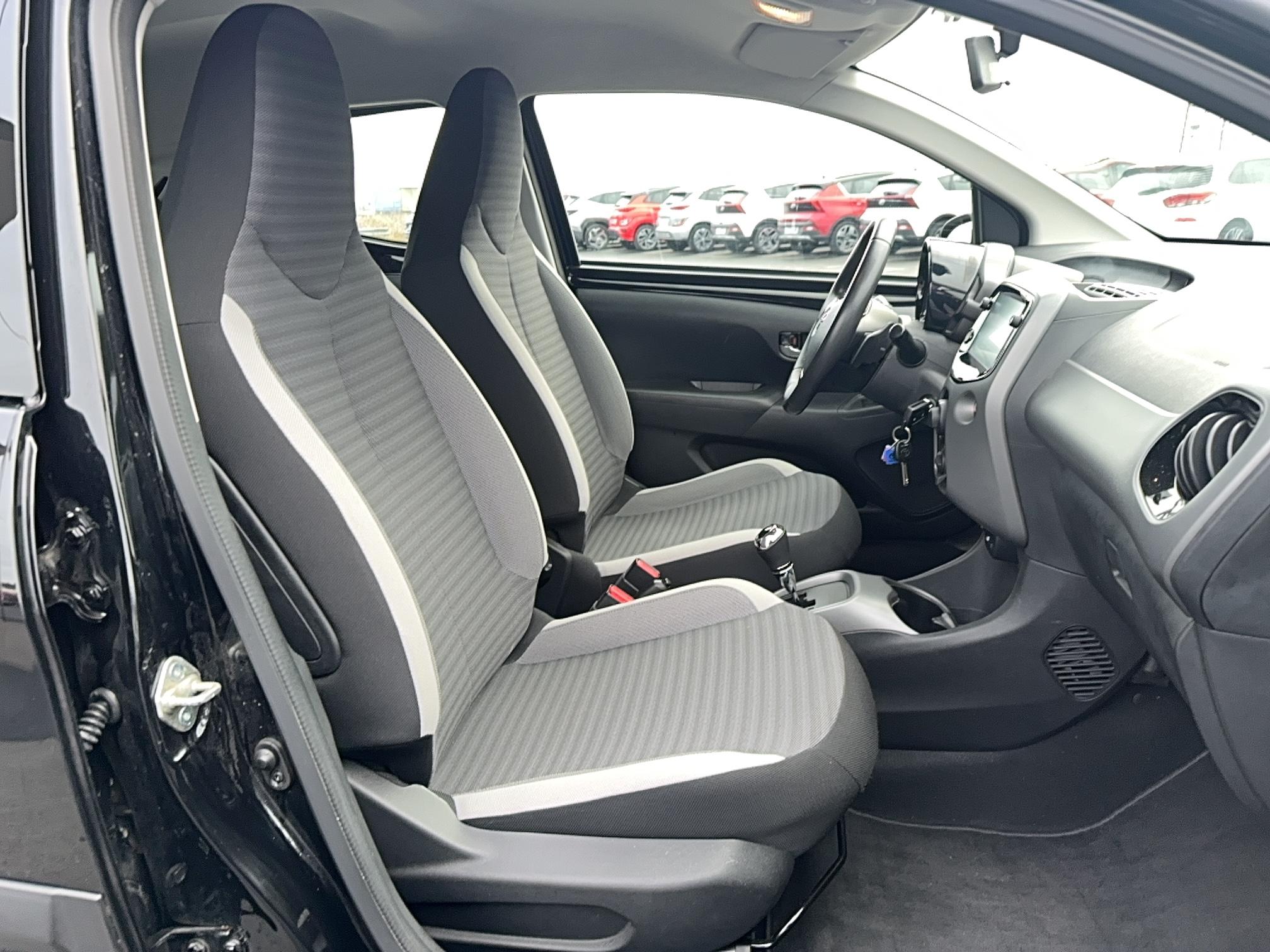 TOYOTA Aygo 1.0 VVT-i x-shift x-play - Véhicule Occasion Océane Auto