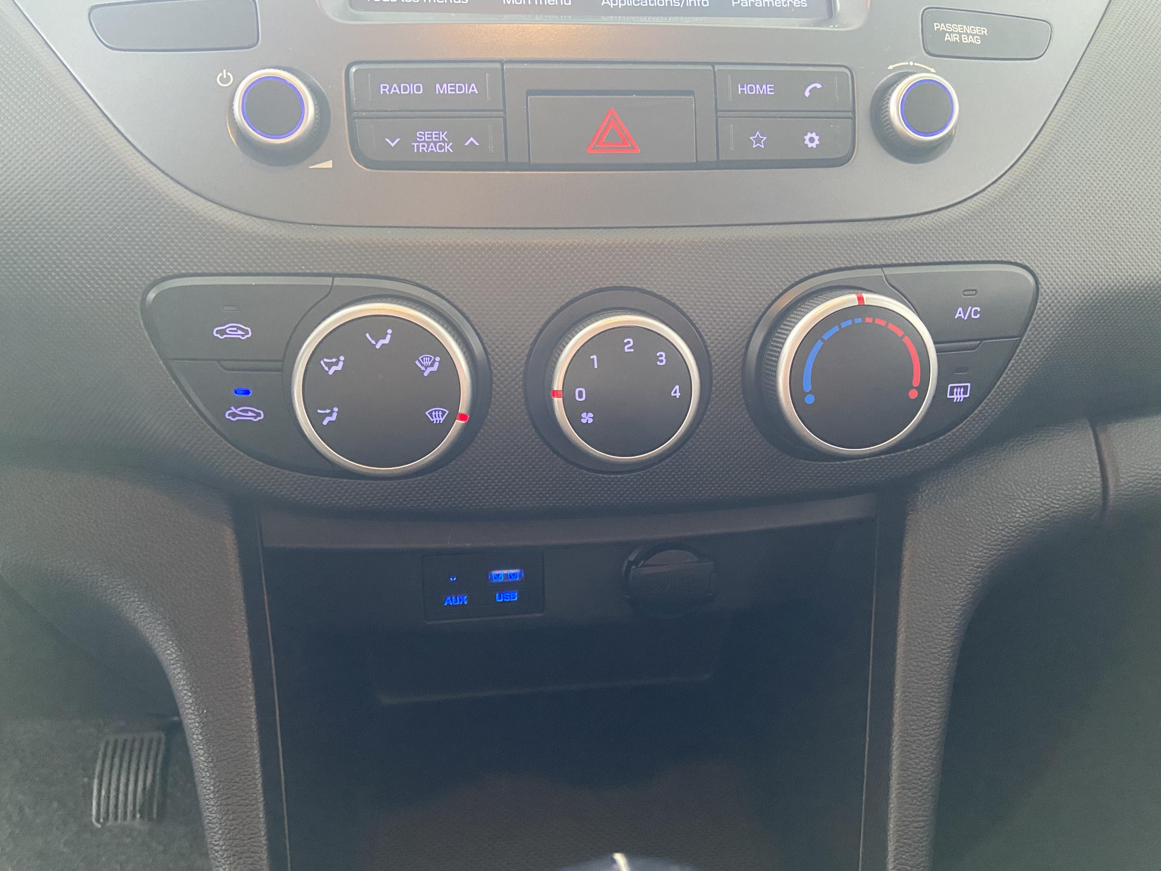 HYUNDAI i10 1.0 66 BVM5 Edition #Mondial 2019 - Véhicule Occasion Océane Auto