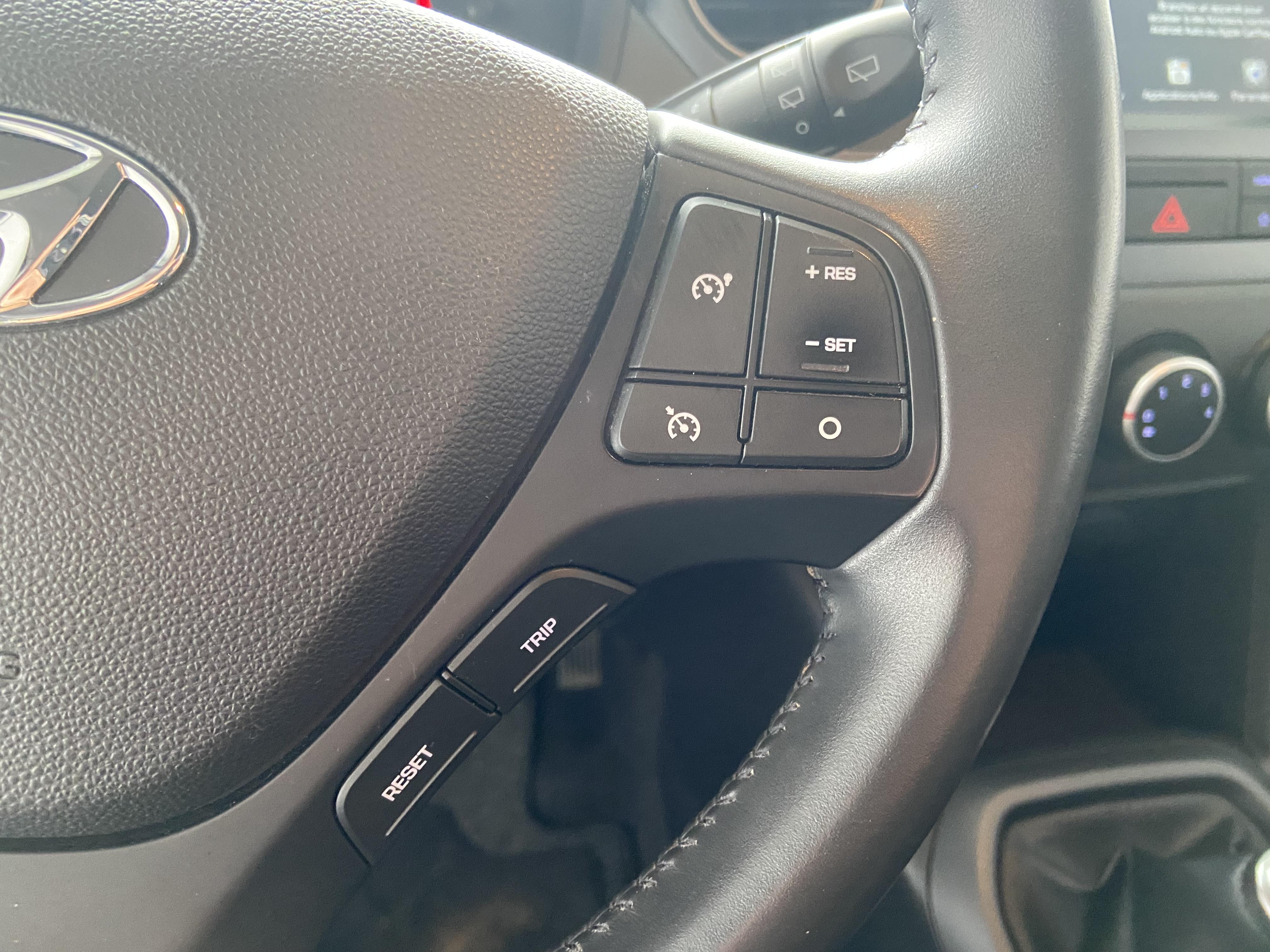 HYUNDAI i10 1.0 66 BVM5 Edition #Mondial 2019 - Véhicule Occasion Océane Auto