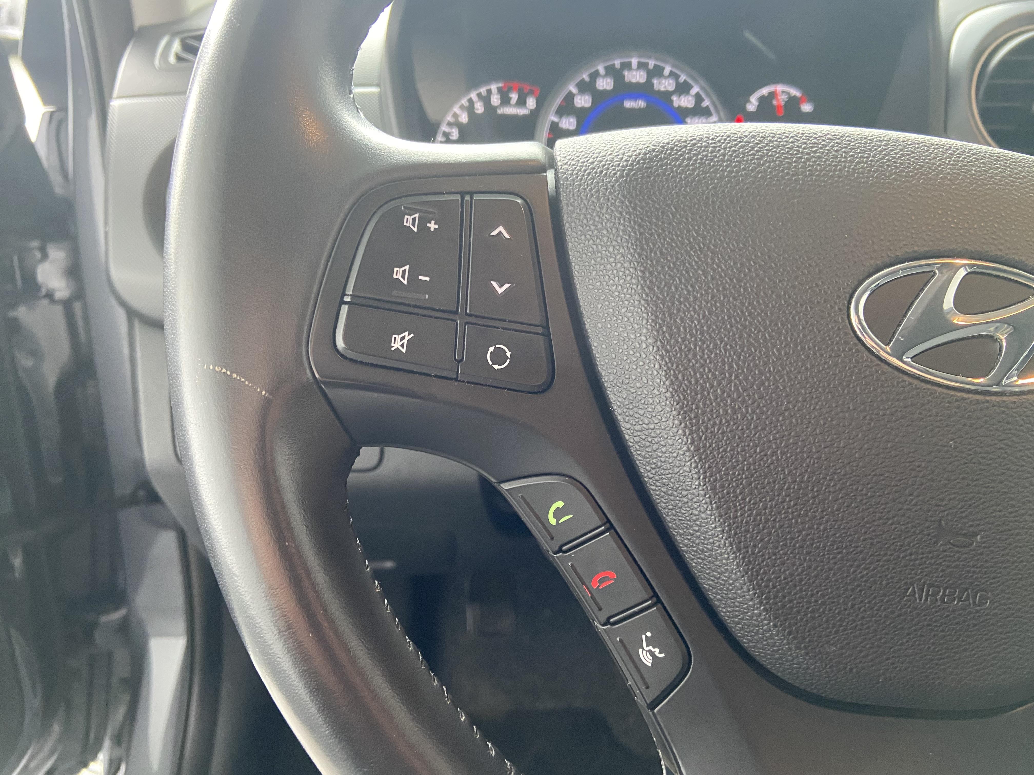 HYUNDAI i10 1.0 66 BVM5 Edition #Mondial 2019 - Véhicule Occasion Océane Auto