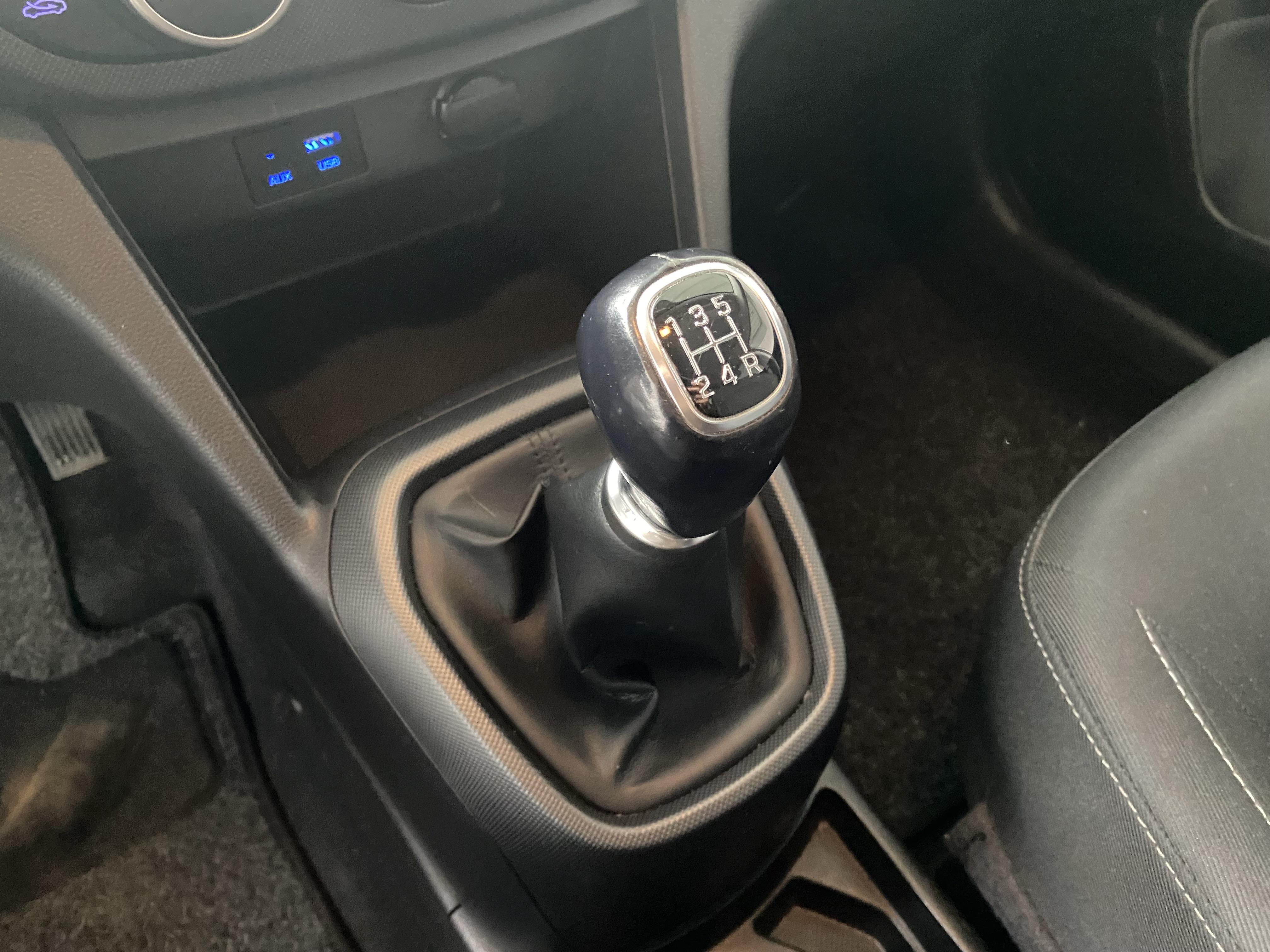 HYUNDAI i10 1.0 66 BVM5 Edition #Mondial 2019 - Véhicule Occasion Océane Auto