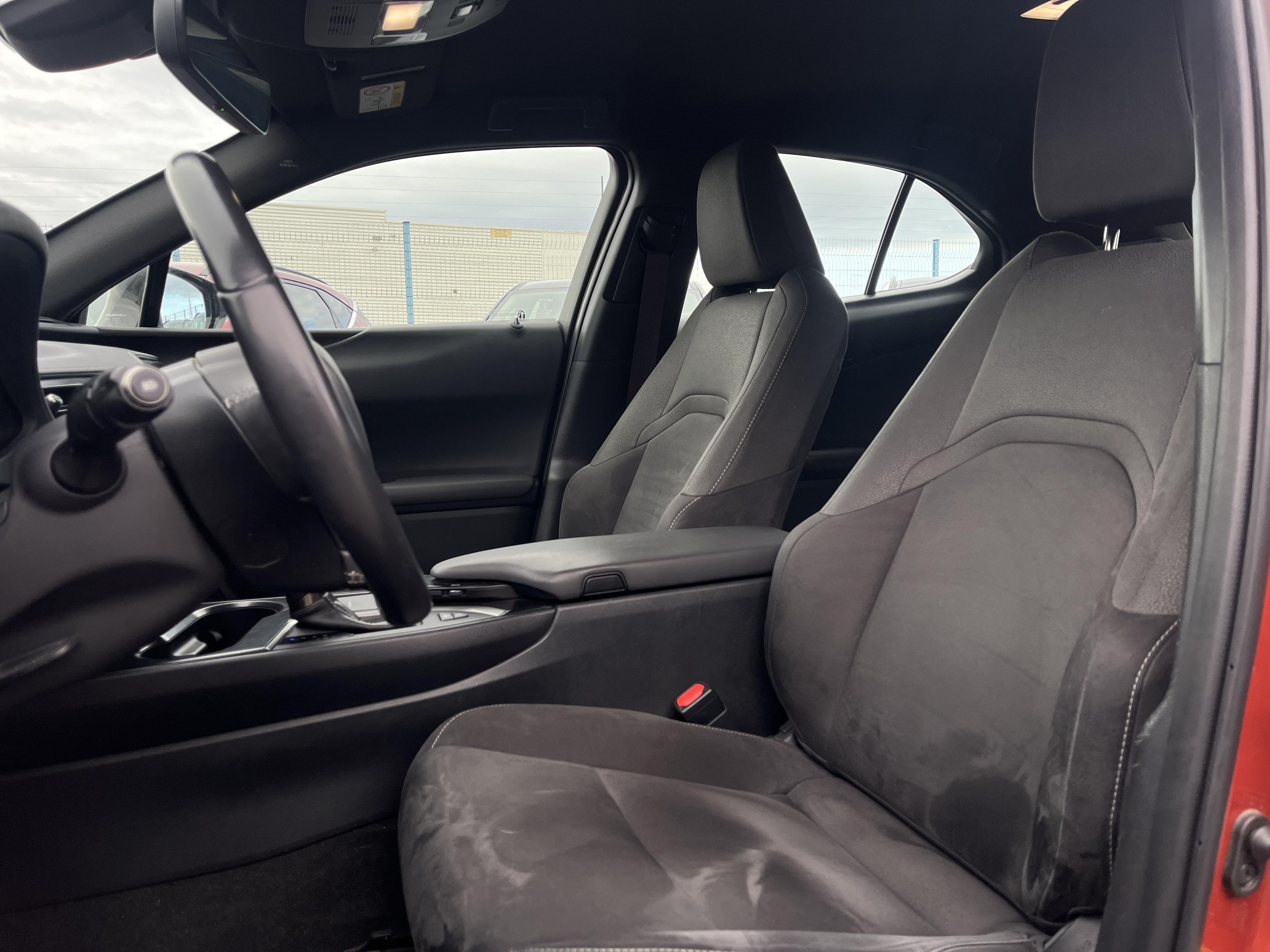 LEXUS UX 250h 2WD  - Véhicule Occasion Océane Auto