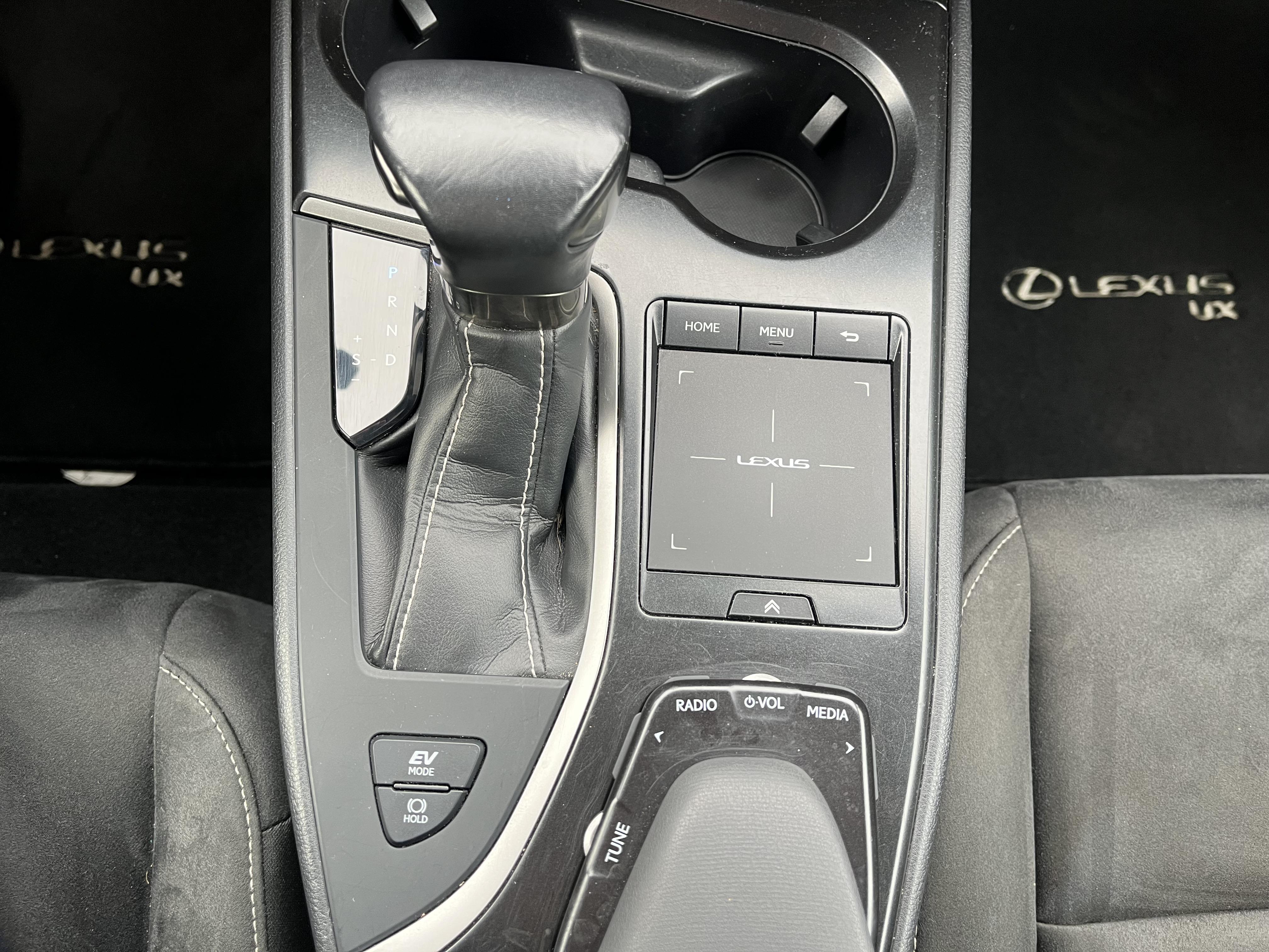 LEXUS UX 250h 2WD  - Véhicule Occasion Océane Auto