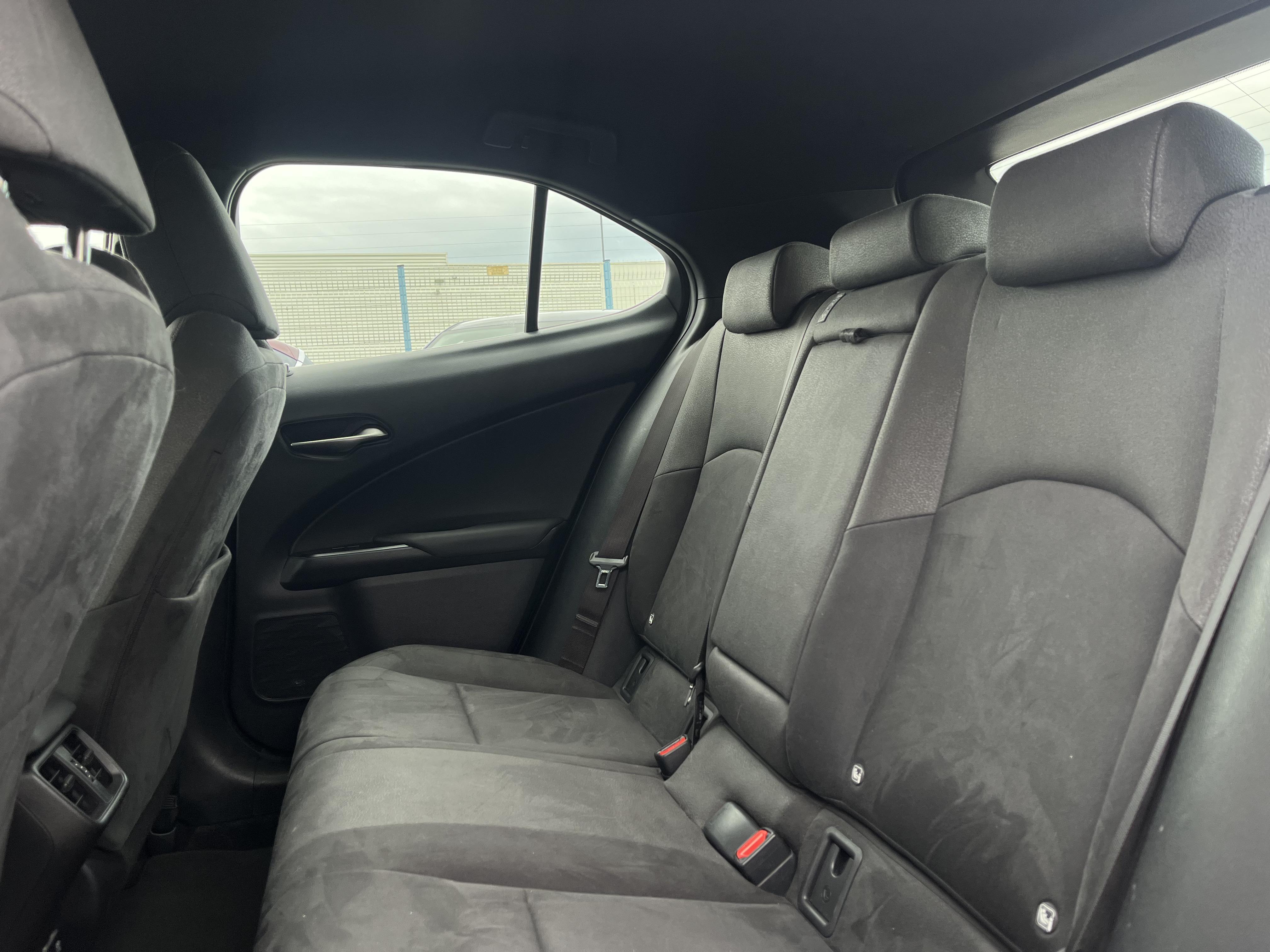 LEXUS UX 250h 2WD  - Véhicule Occasion Océane Auto