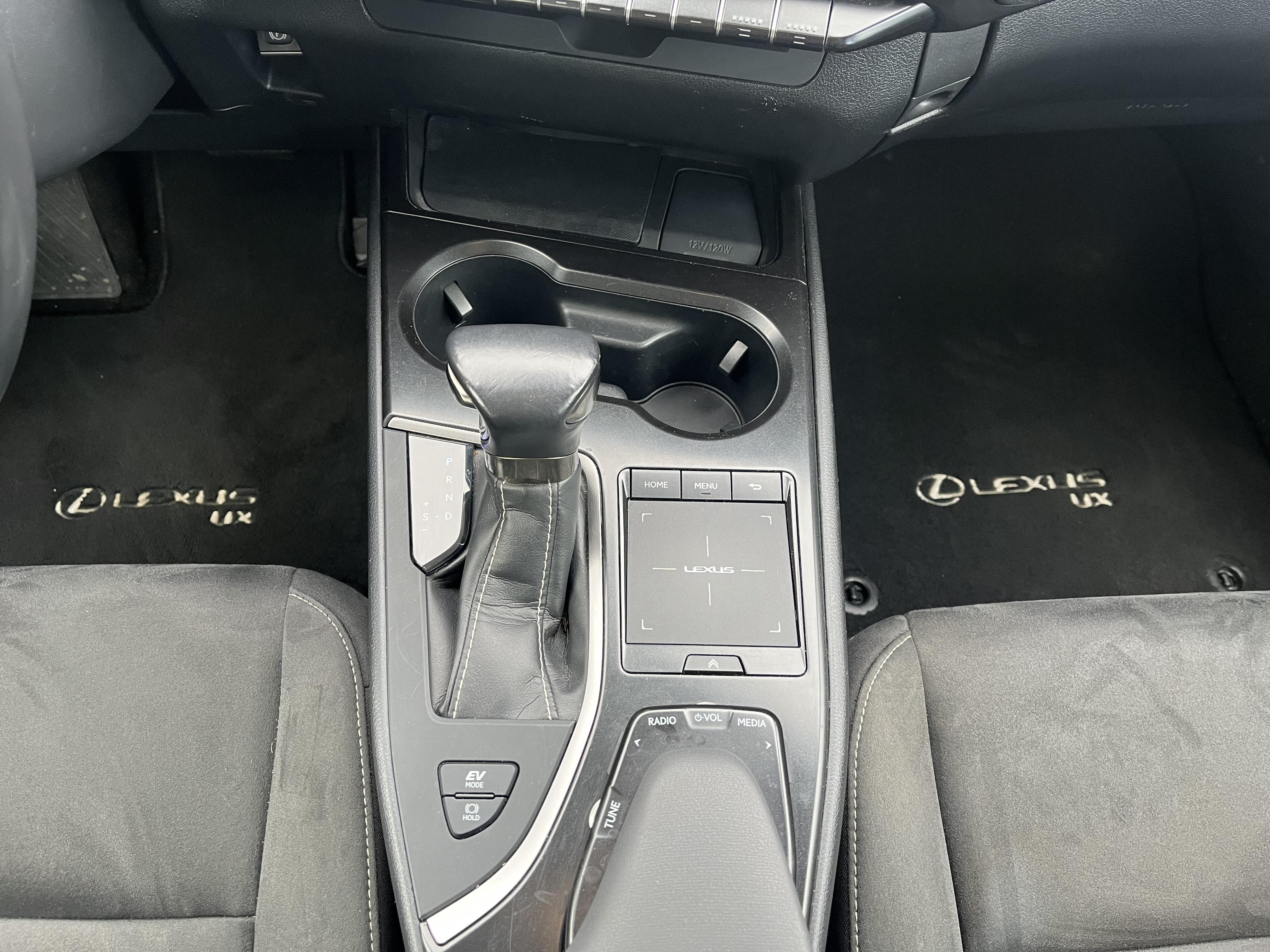 LEXUS UX 250h 2WD  - Véhicule Occasion Océane Auto