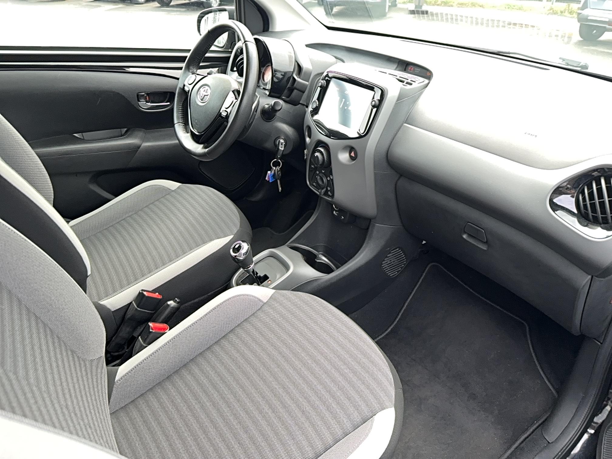 TOYOTA Aygo 1.0 VVT-i x-shift x-play - Véhicule Occasion Océane Auto