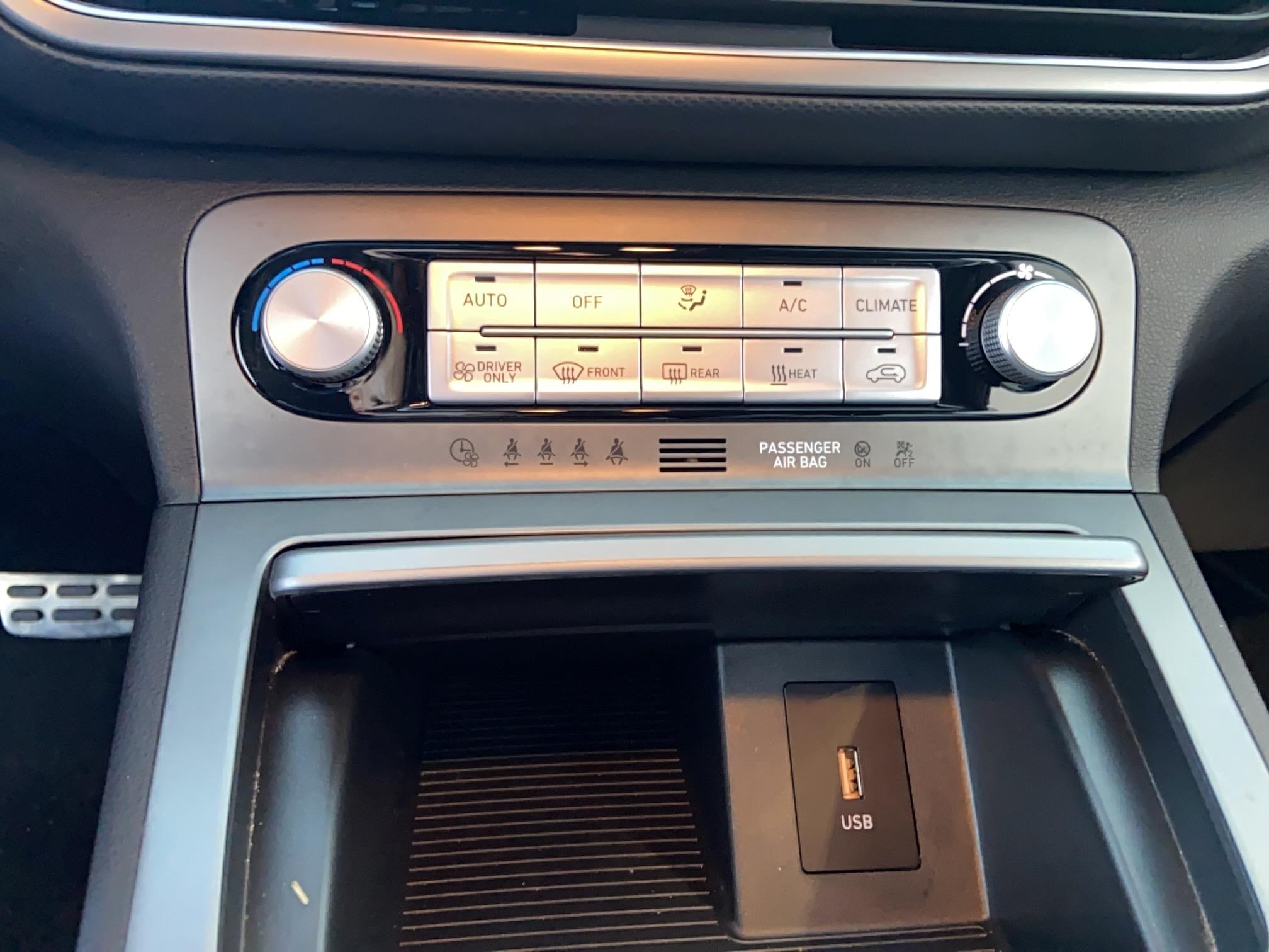 HYUNDAI Kona Electrique 39 kWh - 136 ch Intuitive - Véhicule Occasion - Océane Auto HYUNDAI Kona Electrique 39 kWh - 136 ch Intuitive - Véhicule Occasion Océane Auto