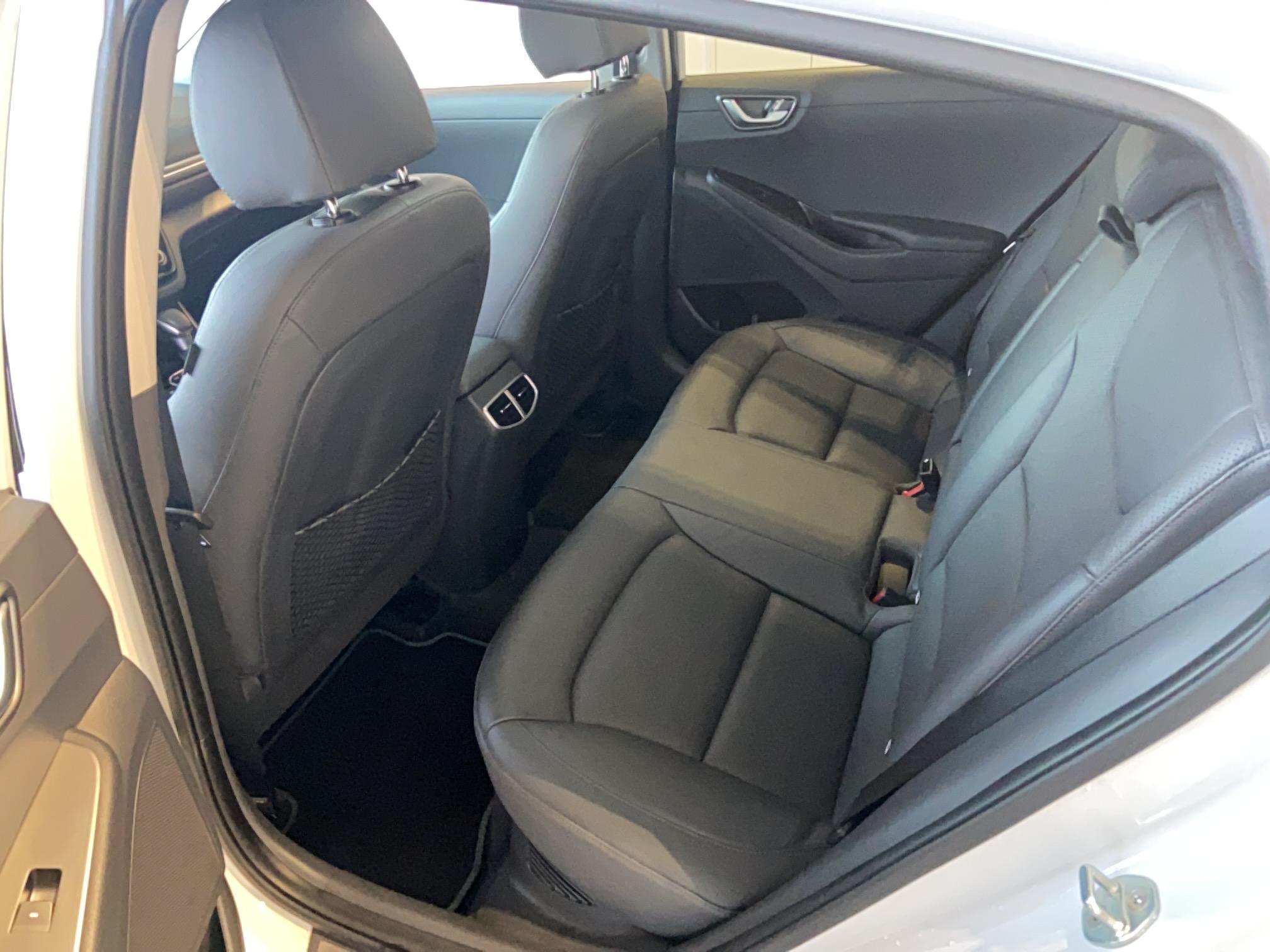 HYUNDAI Ioniq Hybrid 141 ch Executive - Véhicule Occasion - Océane Auto HYUNDAI Ioniq Hybrid 141 ch Executive - Véhicule Occasion Océane Auto