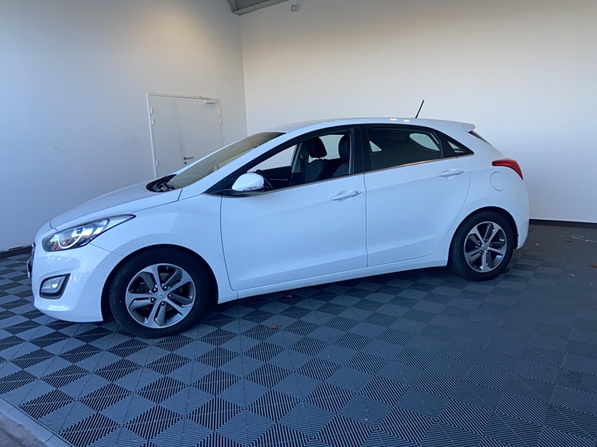 HYUNDAI i30 1.6 CRDi 110 Blue Drive Intuitive - Véhicule Occasion Océane Auto