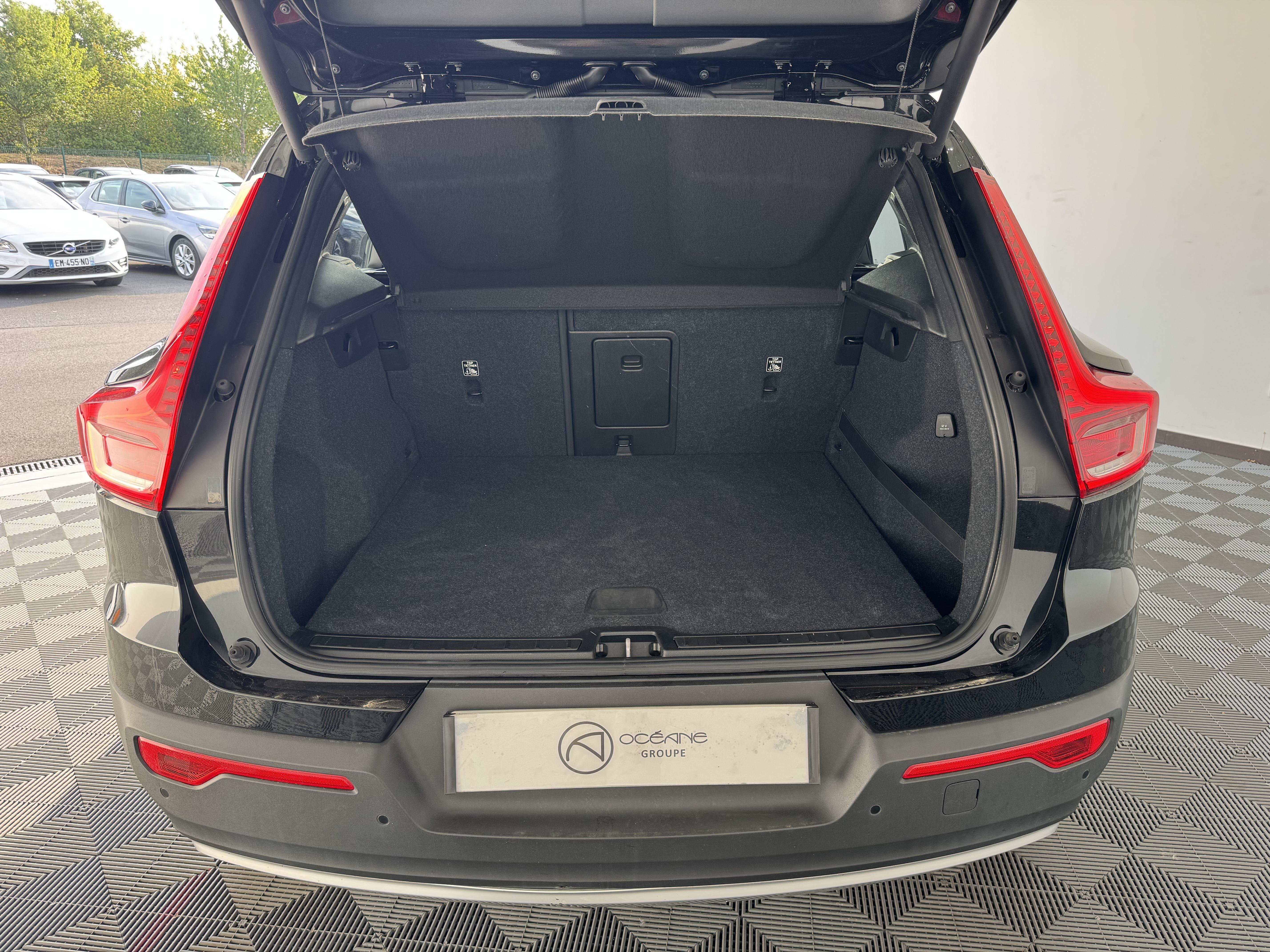 VOLVO XC40 D4 AWD AdBlue 190 ch Geartronic 8 Momentum - Véhicule Occasion - Océane Auto VOLVO XC40 D4 AWD AdBlue 190 ch Geartronic 8 Momentum - Véhicule Occasion Océane Auto