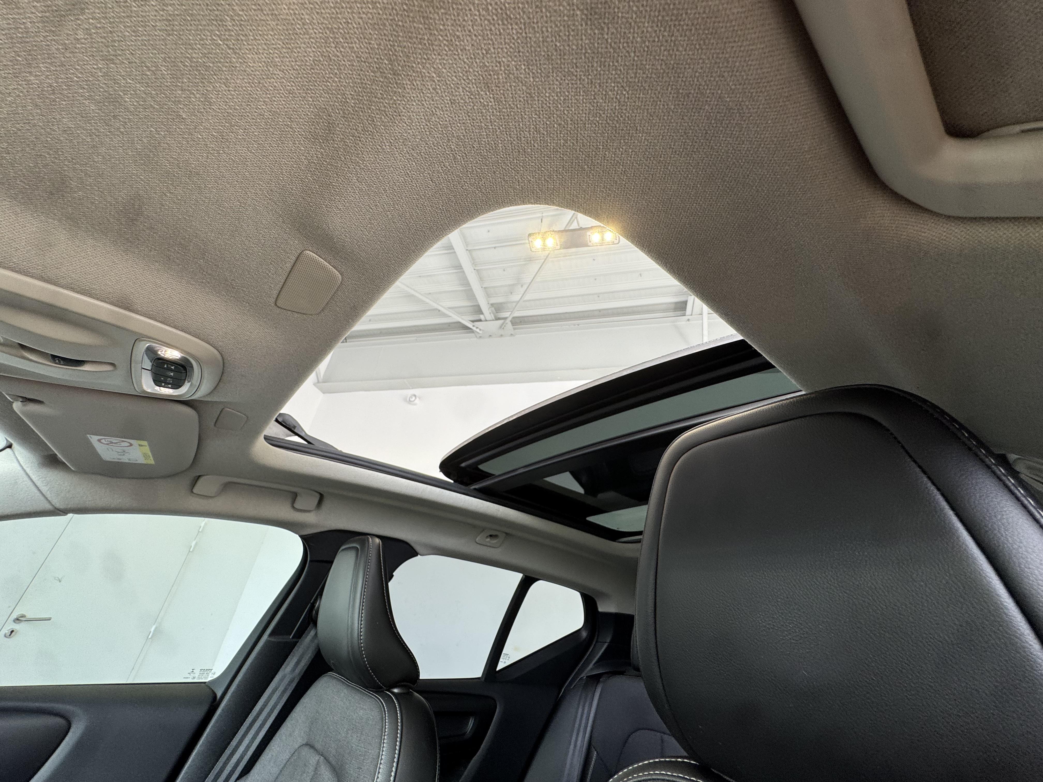 VOLVO XC40 D4 AWD AdBlue 190 ch Geartronic 8 Momentum - Véhicule Occasion - Océane Auto VOLVO XC40 D4 AWD AdBlue 190 ch Geartronic 8 Momentum - Véhicule Occasion Océane Auto