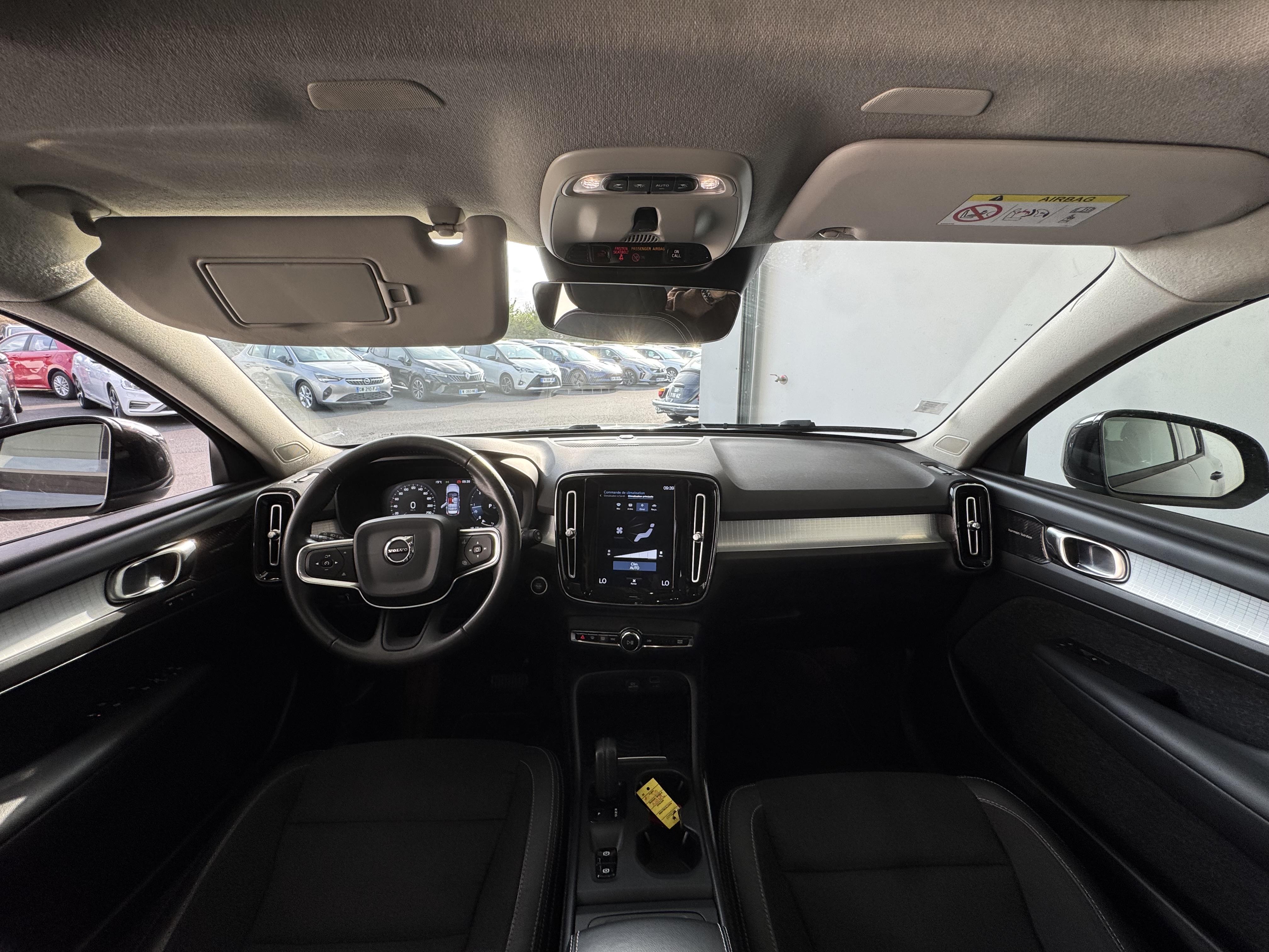 VOLVO XC40 D4 AWD AdBlue 190 ch Geartronic 8 Momentum - Véhicule Occasion - Océane Auto VOLVO XC40 D4 AWD AdBlue 190 ch Geartronic 8 Momentum - Véhicule Occasion Océane Auto