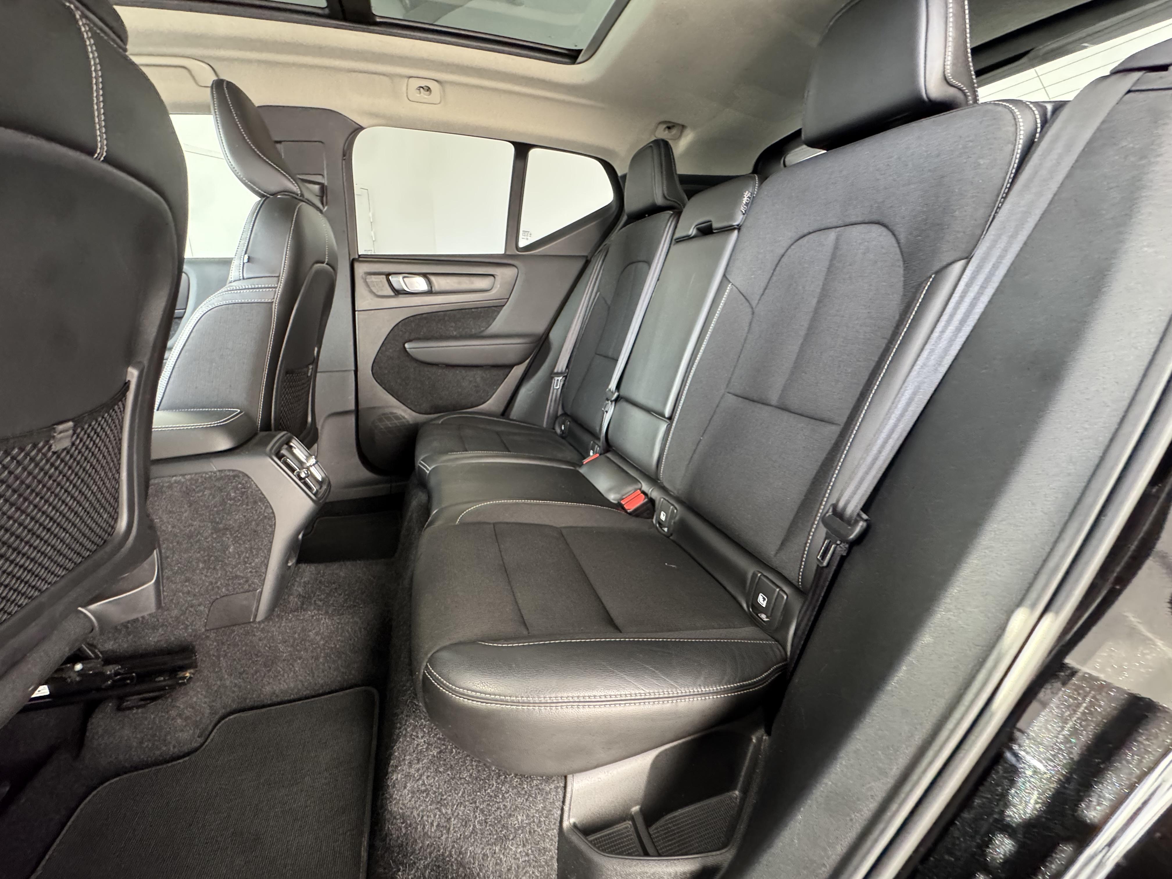 VOLVO XC40 D4 AWD AdBlue 190 ch Geartronic 8 Momentum - Véhicule Occasion - Océane Auto VOLVO XC40 D4 AWD AdBlue 190 ch Geartronic 8 Momentum - Véhicule Occasion Océane Auto