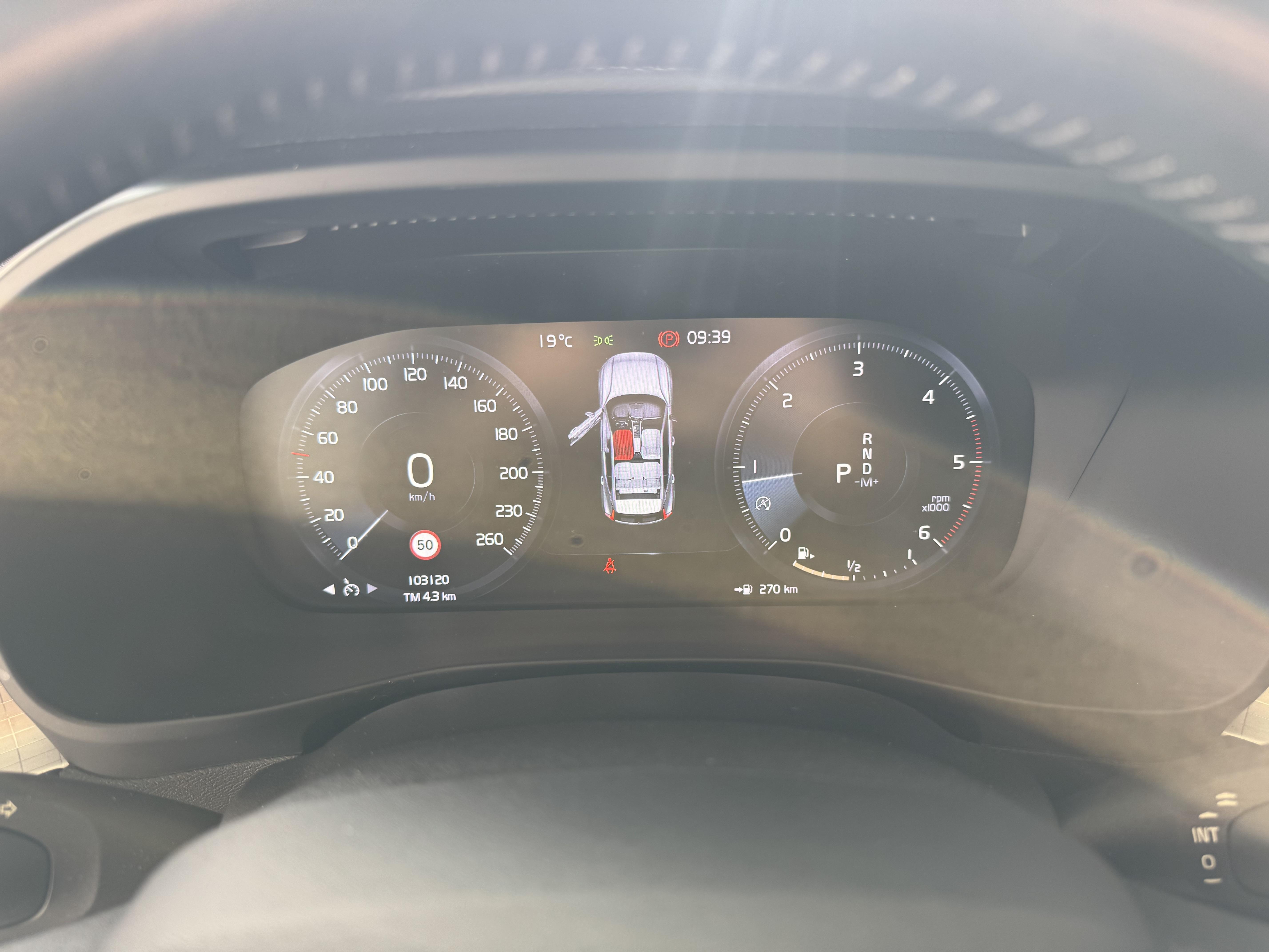 VOLVO XC40 D4 AWD AdBlue 190 ch Geartronic 8 Momentum - Véhicule Occasion - Océane Auto VOLVO XC40 D4 AWD AdBlue 190 ch Geartronic 8 Momentum - Véhicule Occasion Océane Auto