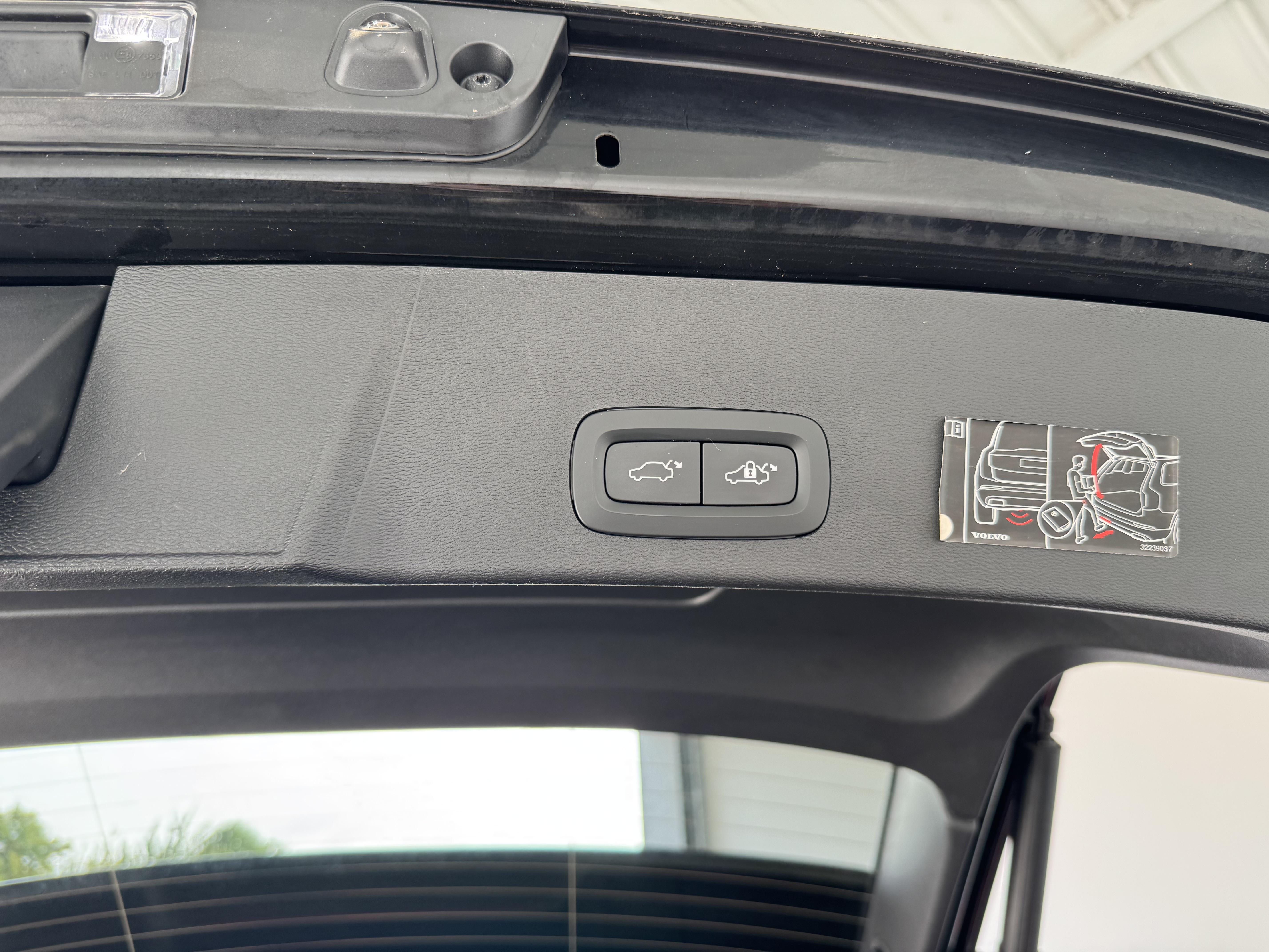 VOLVO XC40 D4 AWD AdBlue 190 ch Geartronic 8 Momentum - Véhicule Occasion - Océane Auto VOLVO XC40 D4 AWD AdBlue 190 ch Geartronic 8 Momentum - Véhicule Occasion Océane Auto