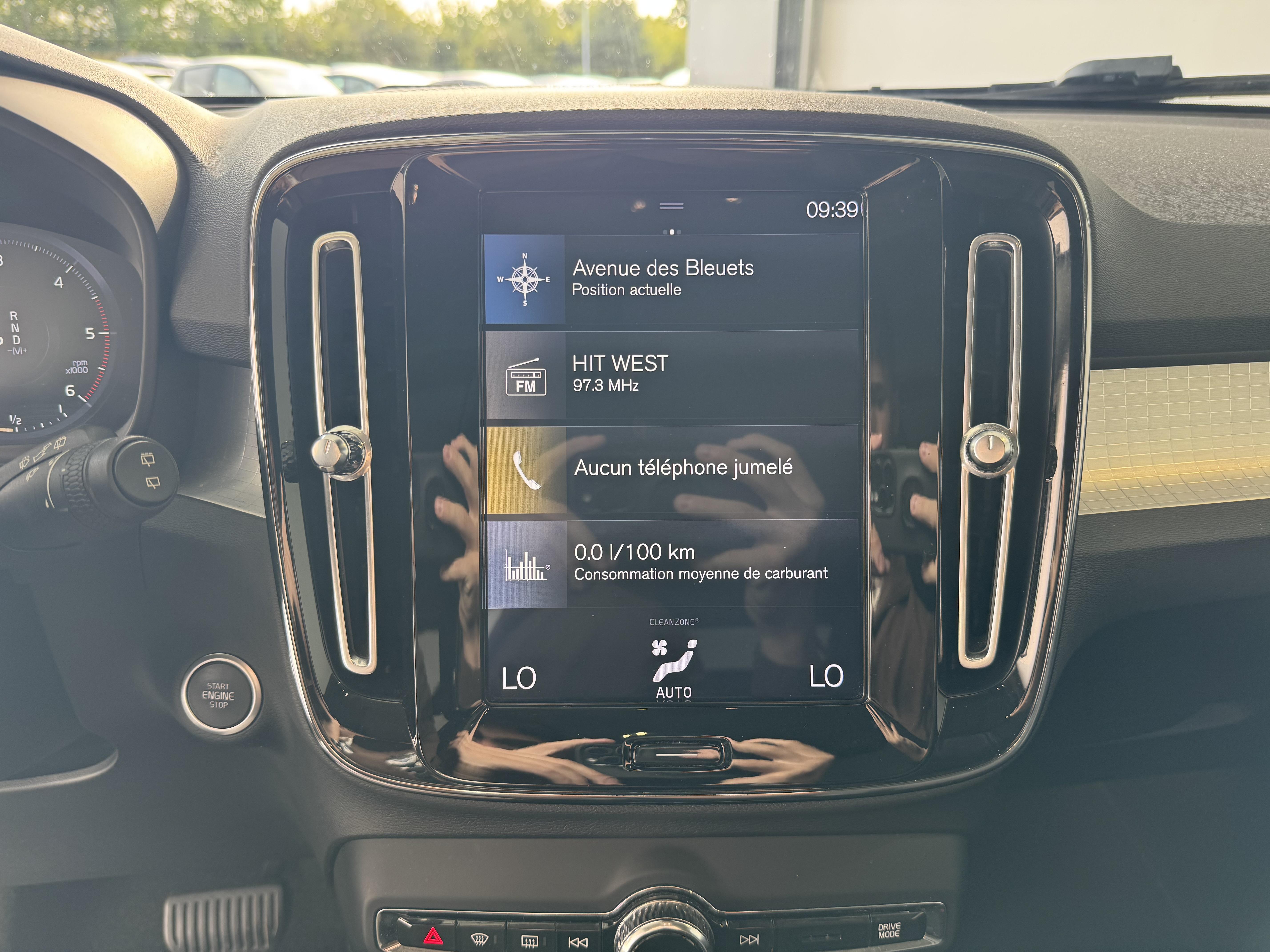 VOLVO XC40 D4 AWD AdBlue 190 ch Geartronic 8 Momentum - Véhicule Occasion - Océane Auto VOLVO XC40 D4 AWD AdBlue 190 ch Geartronic 8 Momentum - Véhicule Occasion Océane Auto