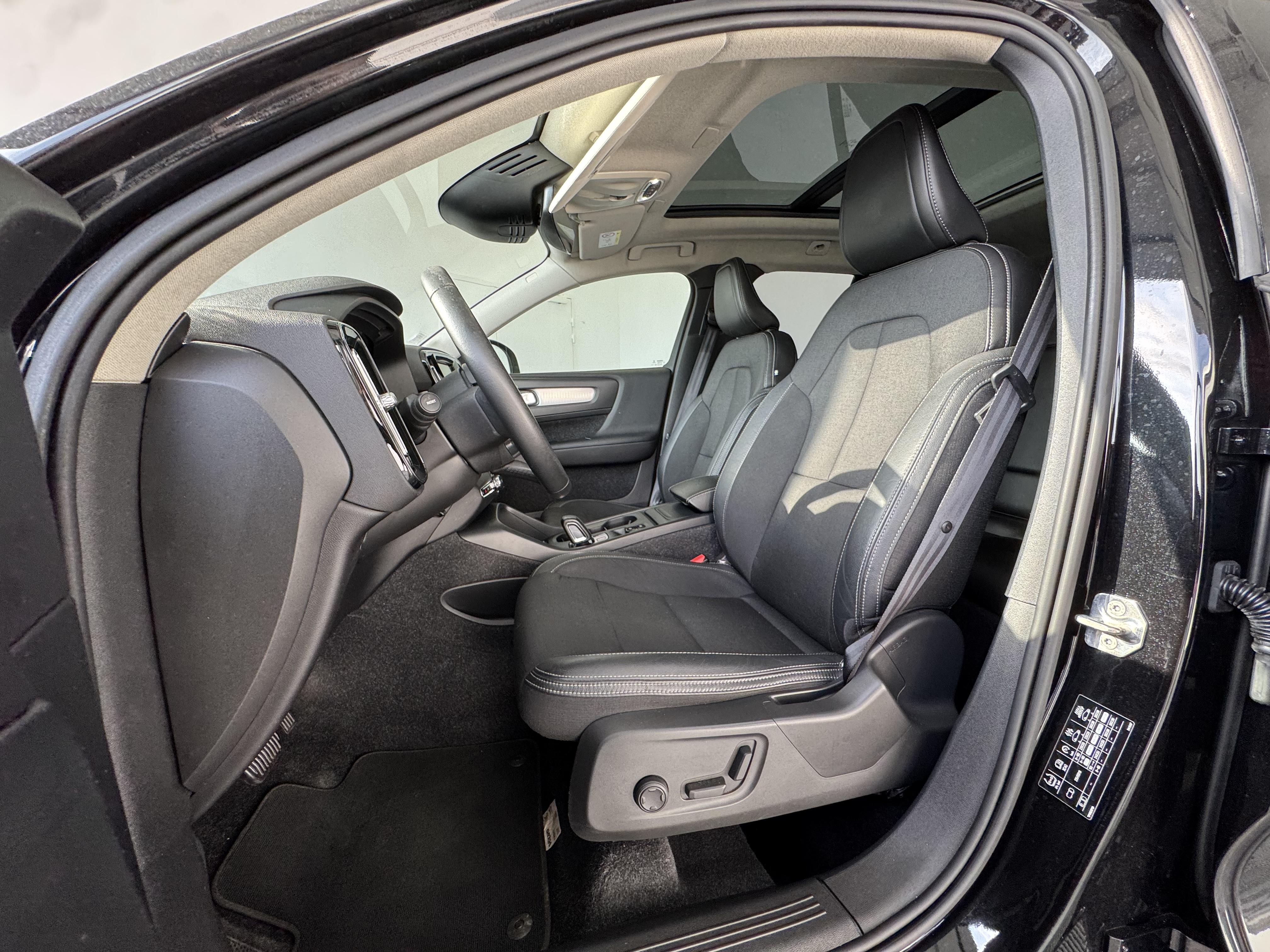 VOLVO XC40 D4 AWD AdBlue 190 ch Geartronic 8 Momentum - Véhicule Occasion - Océane Auto VOLVO XC40 D4 AWD AdBlue 190 ch Geartronic 8 Momentum - Véhicule Occasion Océane Auto