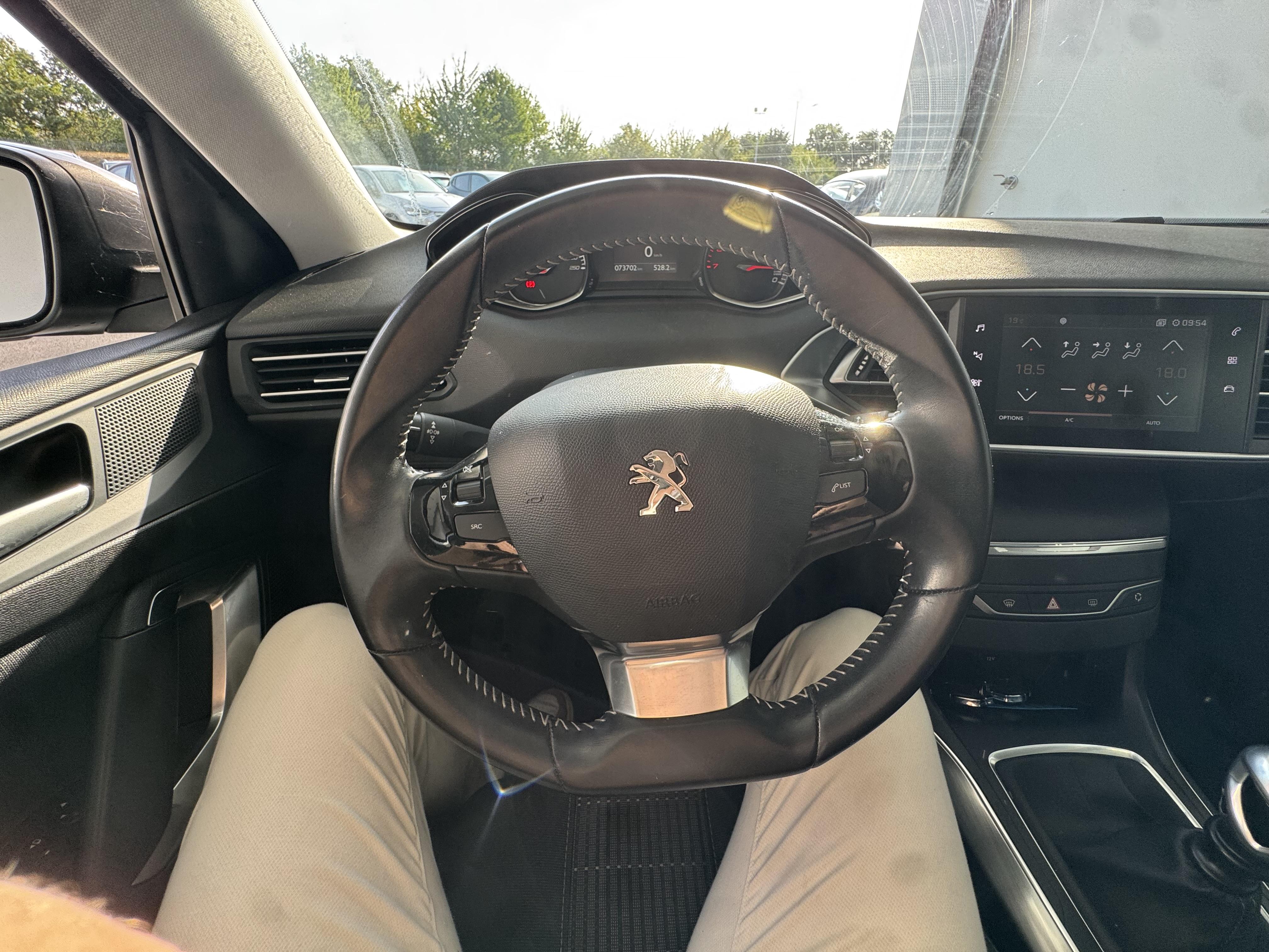 PEUGEOT 308 PureTech 110ch S&S BVM6 Allure - Véhicule Occasion - Océane Auto PEUGEOT 308 PureTech 110ch S&S BVM6 Allure - Véhicule Occasion Océane Auto