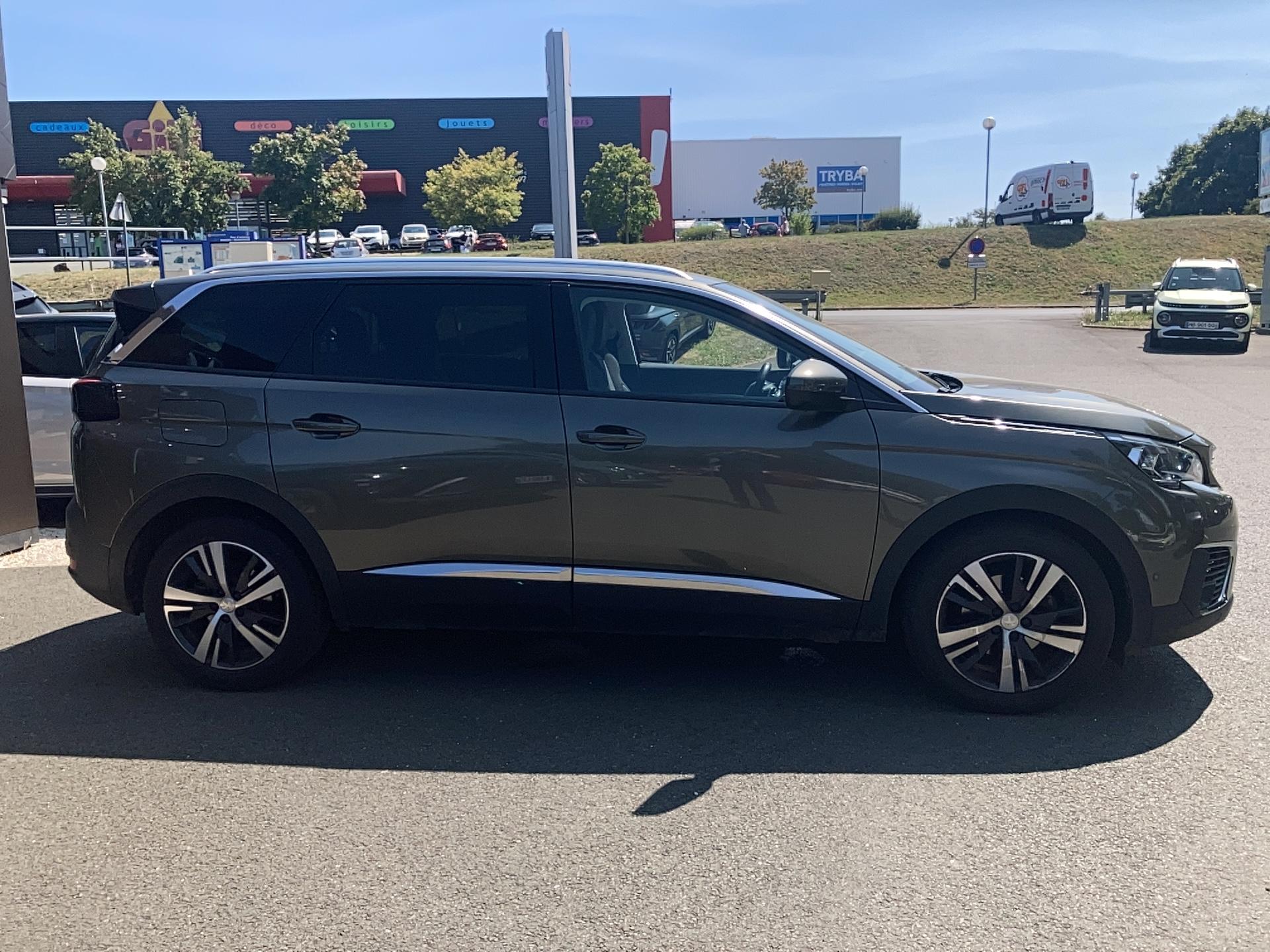 PEUGEOT 5008 1.6 BlueHDi 120ch S&S EAT6 Allure - Véhicule Occasion - Océane Auto PEUGEOT 5008 1.6 BlueHDi 120ch S&S EAT6 Allure - Véhicule Occasion Océane Auto