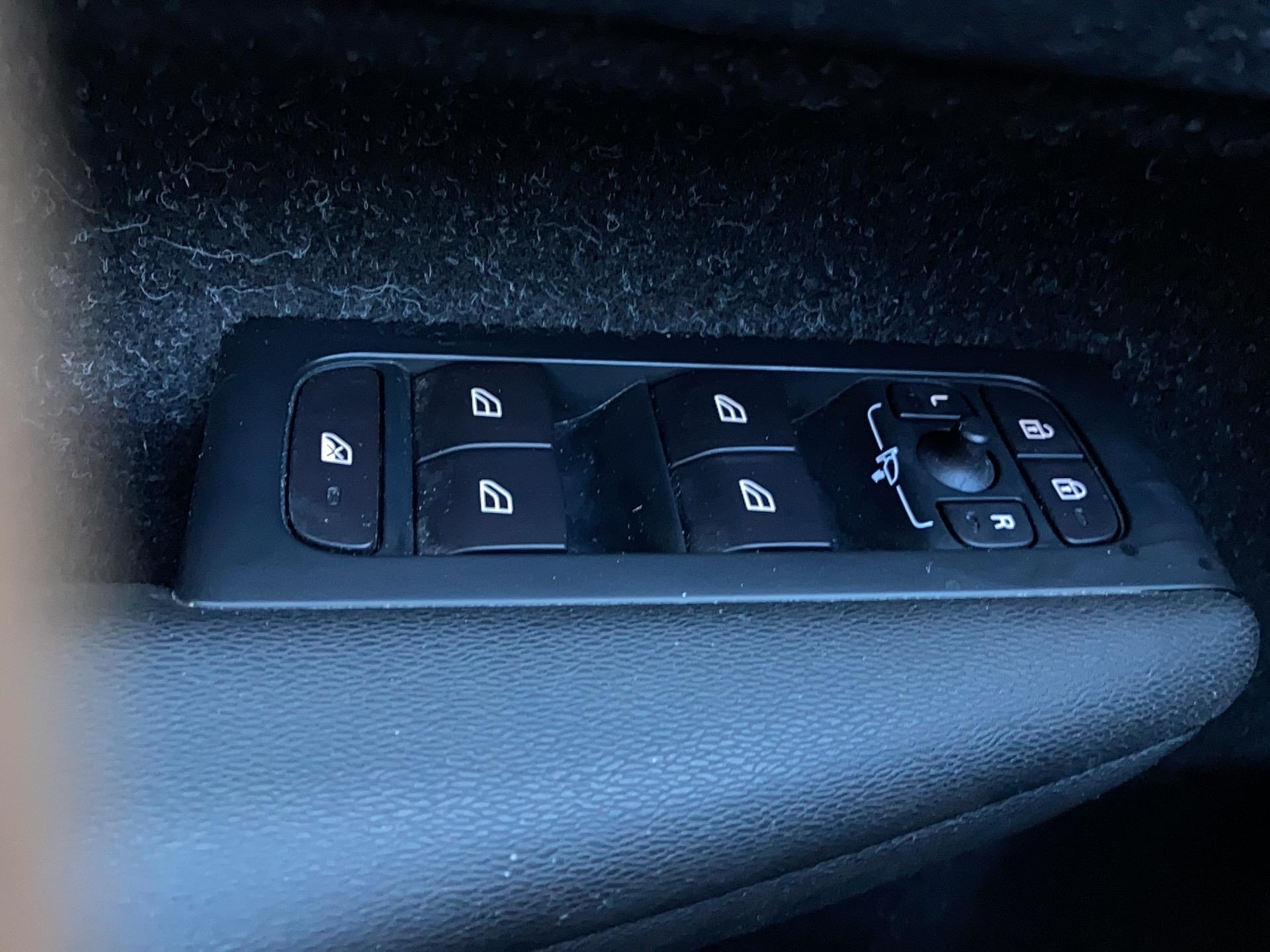 VOLVO XC40 D3 AdBlue 150 ch Geartronic 8 Momentum - Véhicule Occasion - Océane Auto VOLVO XC40 D3 AdBlue 150 ch Geartronic 8 Momentum - Véhicule Occasion Océane Auto