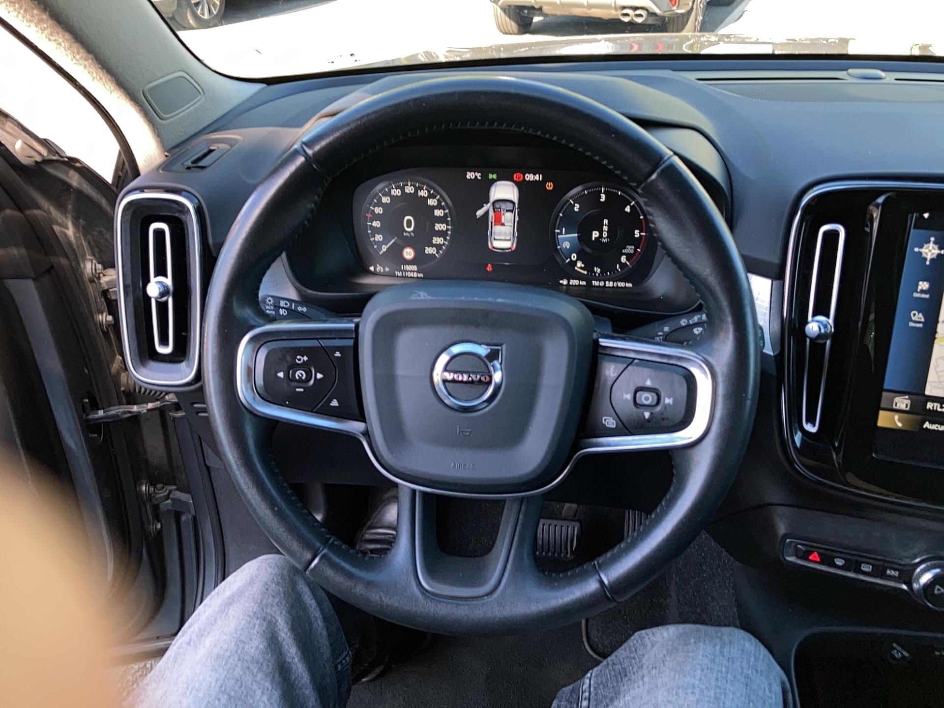 VOLVO XC40 D3 AdBlue 150 ch Geartronic 8 Momentum - Véhicule Occasion - Océane Auto VOLVO XC40 D3 AdBlue 150 ch Geartronic 8 Momentum - Véhicule Occasion Océane Auto
