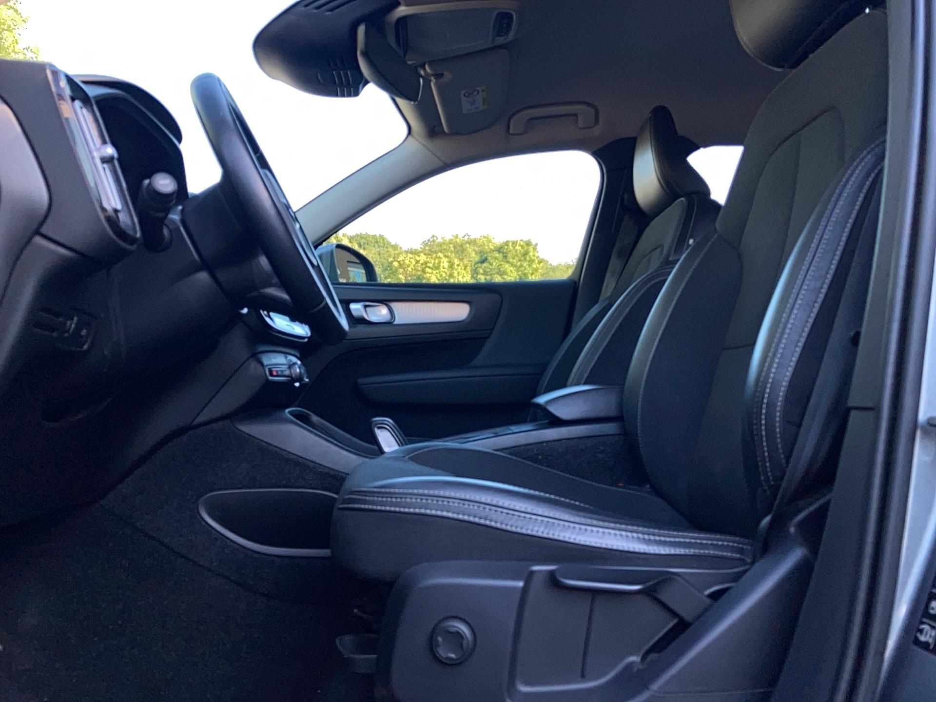 VOLVO XC40 D3 AdBlue 150 ch Geartronic 8 Momentum - Véhicule Occasion - Océane Auto VOLVO XC40 D3 AdBlue 150 ch Geartronic 8 Momentum - Véhicule Occasion Océane Auto