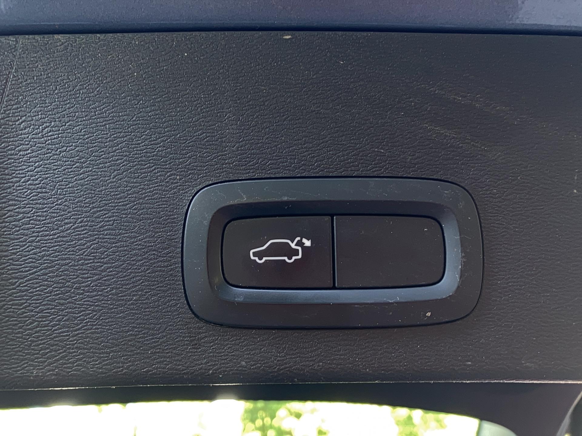 VOLVO XC40 D3 AdBlue 150 ch Geartronic 8 Momentum - Véhicule Occasion - Océane Auto VOLVO XC40 D3 AdBlue 150 ch Geartronic 8 Momentum - Véhicule Occasion Océane Auto