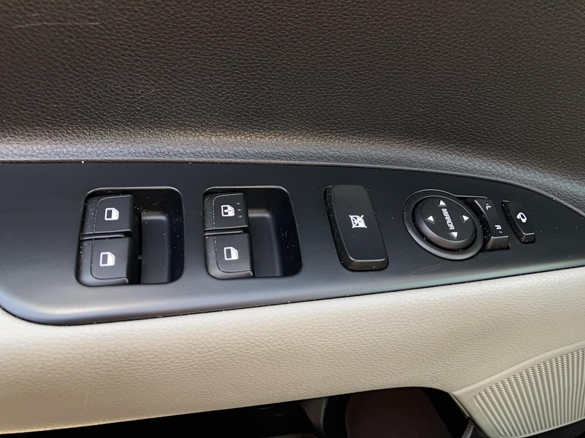 KIA Stonic 1.0 T-GDi 120 ch Premium - Véhicule Occasion - Océane Auto KIA Stonic 1.0 T-GDi 120 ch Premium - Véhicule Occasion Océane Auto