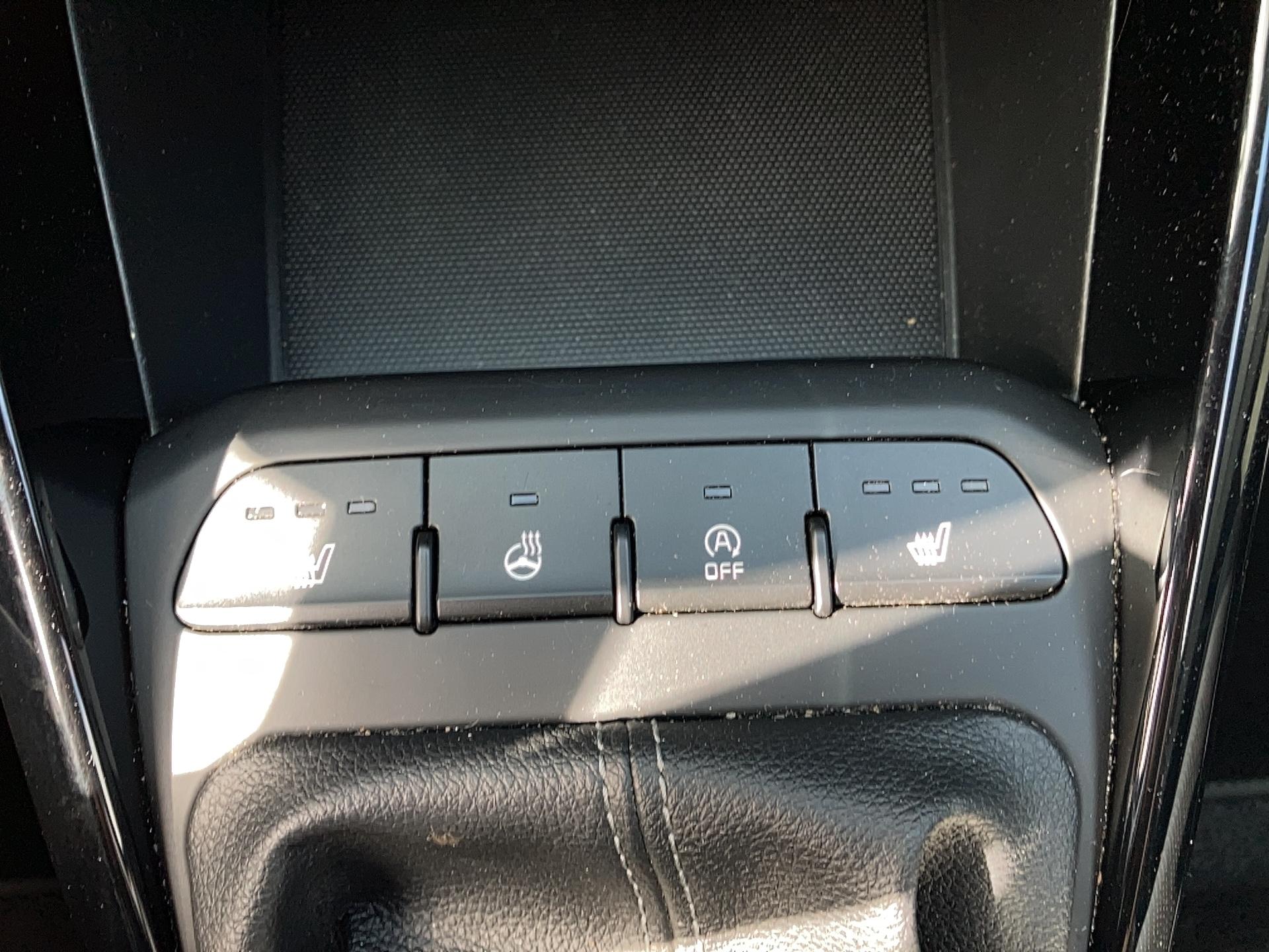 KIA Stonic 1.0 T-GDi 120 ch Premium - Véhicule Occasion - Océane Auto KIA Stonic 1.0 T-GDi 120 ch Premium - Véhicule Occasion Océane Auto