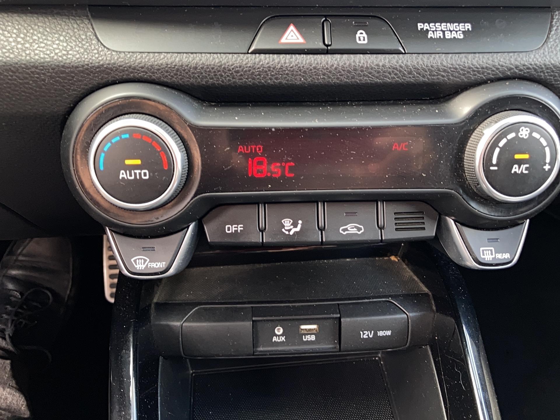 KIA Stonic 1.0 T-GDi 120 ch Premium - Véhicule Occasion - Océane Auto KIA Stonic 1.0 T-GDi 120 ch Premium - Véhicule Occasion Océane Auto