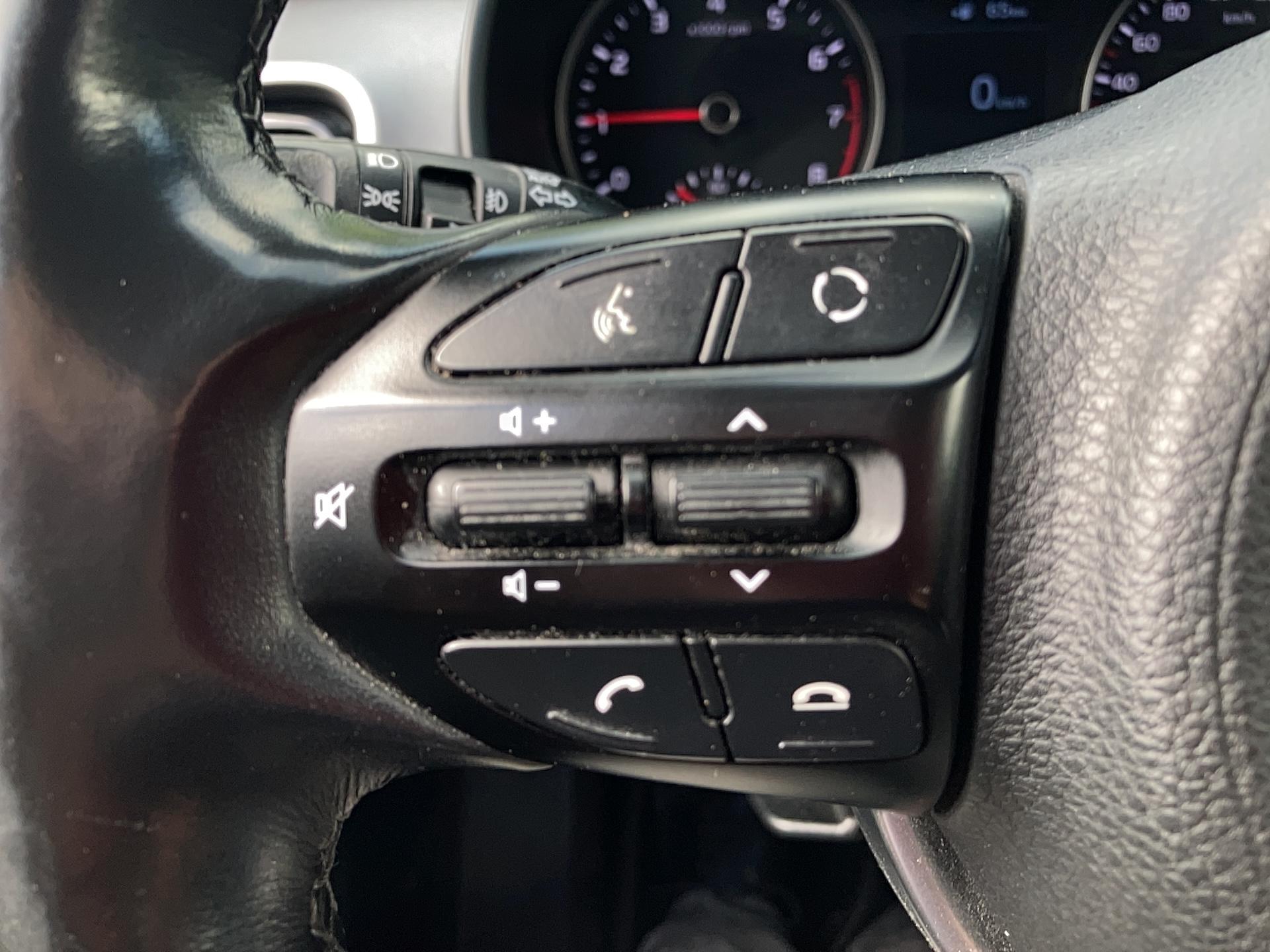 KIA Stonic 1.0 T-GDi 120 ch Premium - Véhicule Occasion - Océane Auto KIA Stonic 1.0 T-GDi 120 ch Premium - Véhicule Occasion Océane Auto