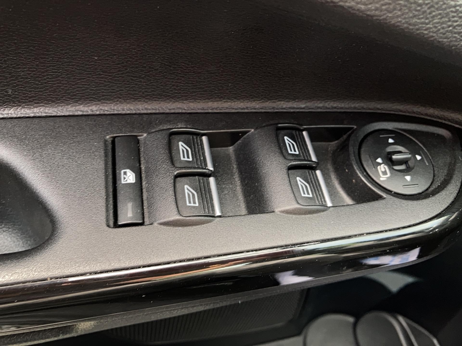 FORD B-MAX 1.0 EcoBoost 125 S&S Titanium - Véhicule Occasion - Océane Auto FORD B-MAX 1.0 EcoBoost 125 S&S Titanium - Véhicule Occasion Océane Auto