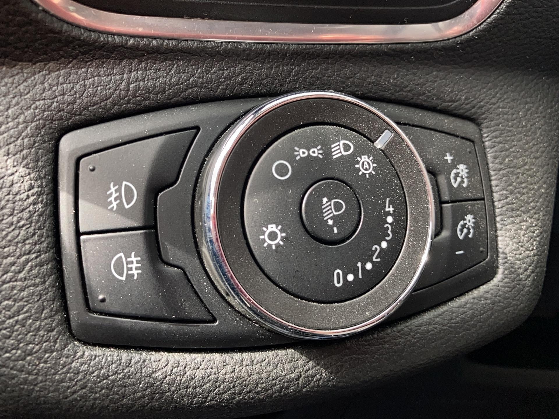 FORD B-MAX 1.0 EcoBoost 125 S&S Titanium - Véhicule Occasion - Océane Auto FORD B-MAX 1.0 EcoBoost 125 S&S Titanium - Véhicule Occasion Océane Auto