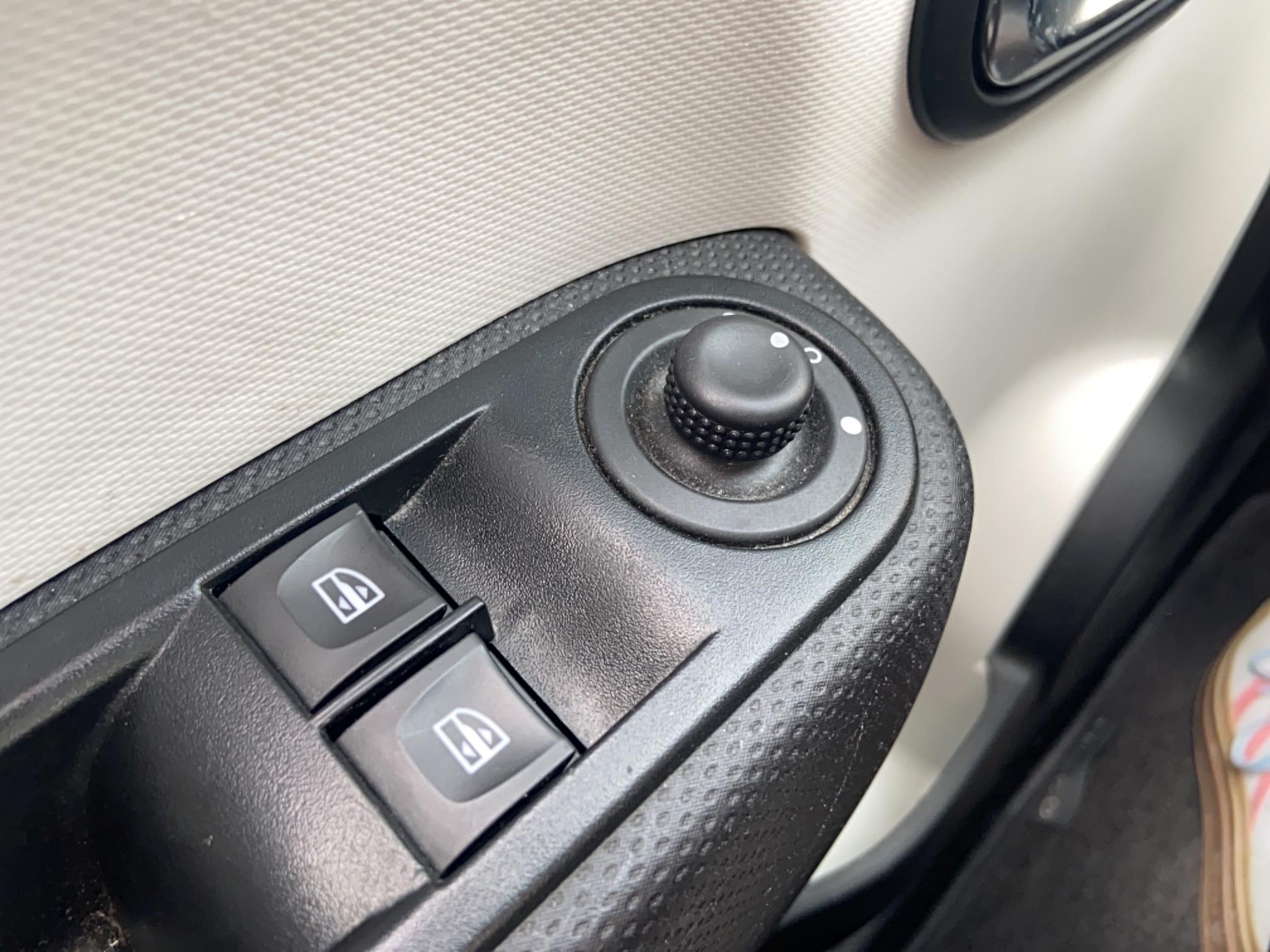 RENAULT Twingo III 0.9 TCe 90 Energy Limited - Véhicule Occasion - Océane Auto RENAULT Twingo III 0.9 TCe 90 Energy Limited - Véhicule Occasion Océane Auto