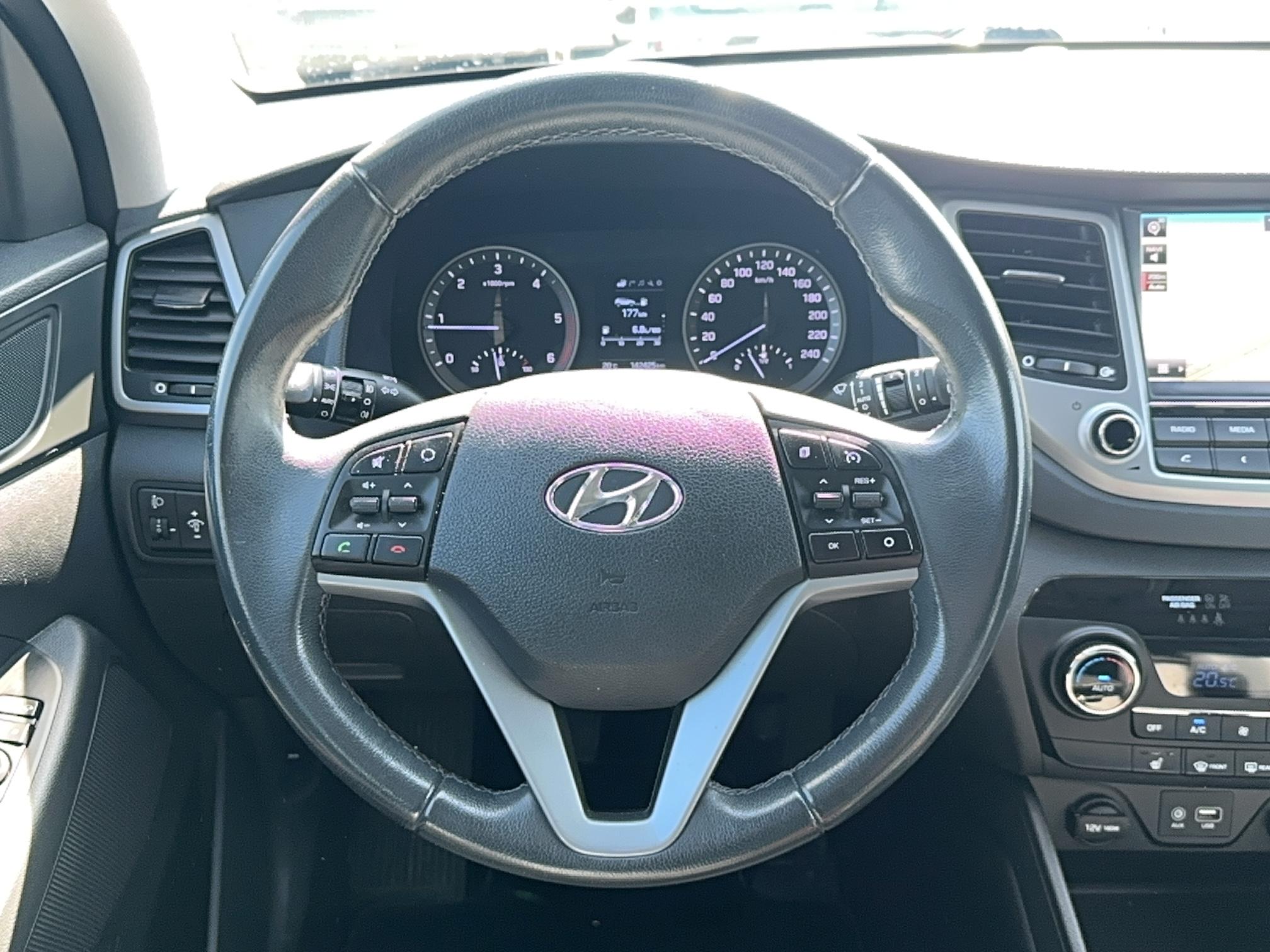 HYUNDAI Tucson 1.7 CRDi 115 2WD Creative - Véhicule Occasion - Océane Auto HYUNDAI Tucson 1.7 CRDi 115 2WD Creative - Véhicule Occasion Océane Auto