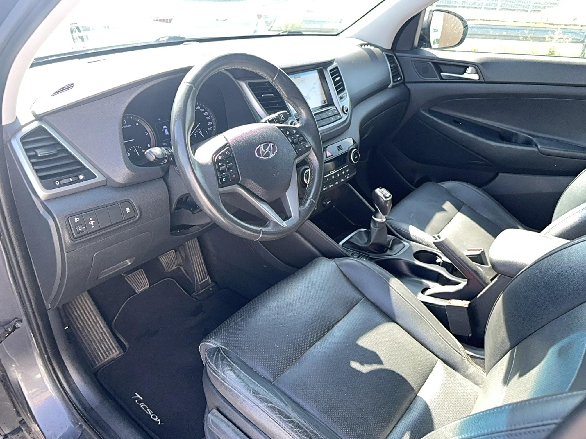 HYUNDAI Tucson 1.7 CRDi 115 2WD Creative - Véhicule Occasion - Océane Auto HYUNDAI Tucson 1.7 CRDi 115 2WD Creative - Véhicule Occasion Océane Auto