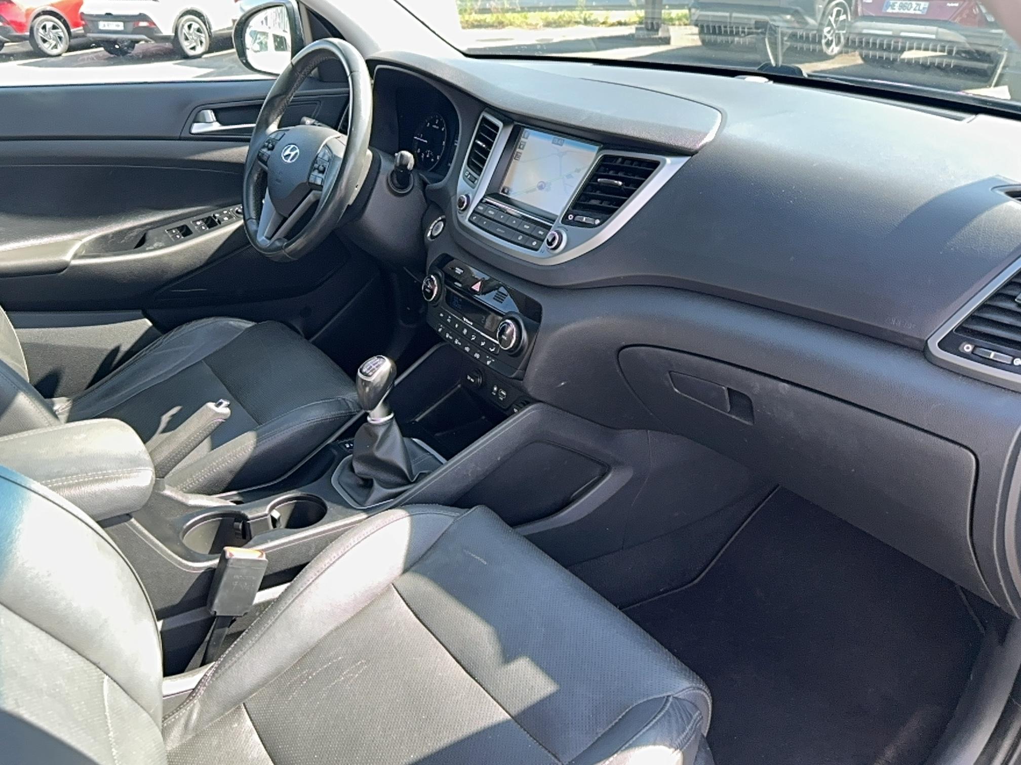 HYUNDAI Tucson 1.7 CRDi 115 2WD Creative - Véhicule Occasion - Océane Auto HYUNDAI Tucson 1.7 CRDi 115 2WD Creative - Véhicule Occasion Océane Auto