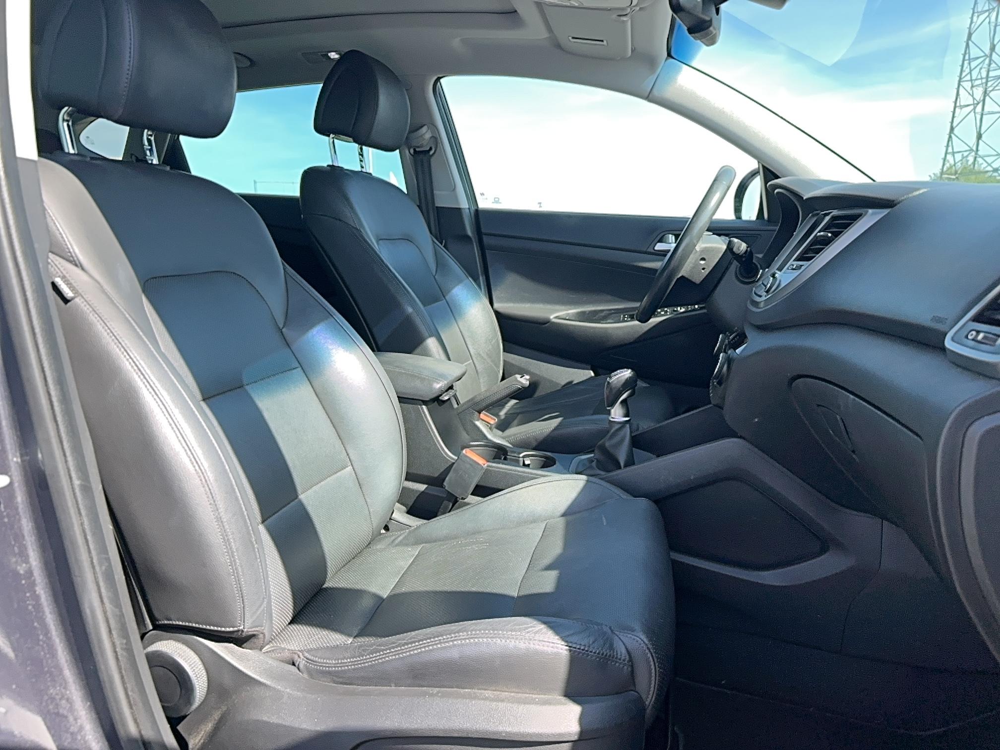 HYUNDAI Tucson 1.7 CRDi 115 2WD Creative - Véhicule Occasion - Océane Auto HYUNDAI Tucson 1.7 CRDi 115 2WD Creative - Véhicule Occasion Océane Auto