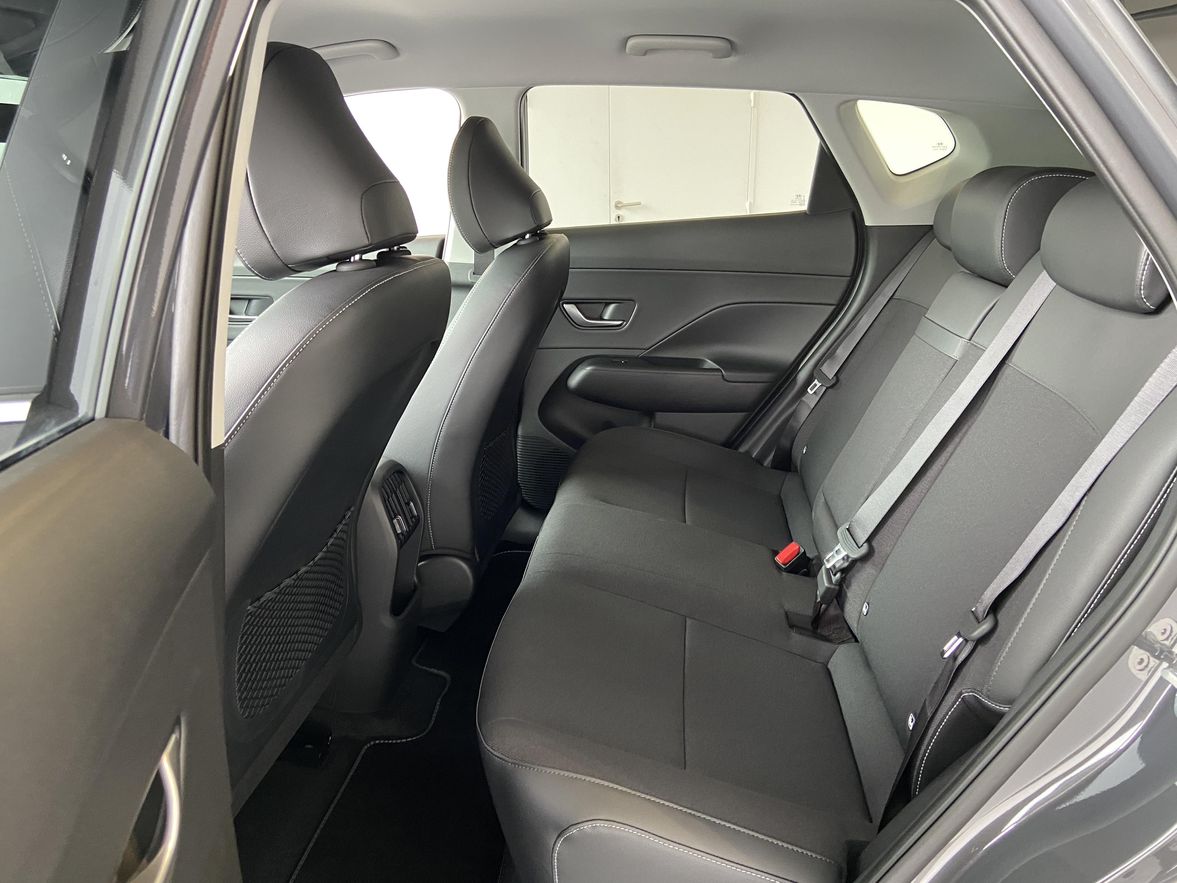 HYUNDAI Kona Electrique 65 kWh - 217 ch Creative - Véhicule Occasion - Océane Auto HYUNDAI Kona Electrique 65 kWh - 217 ch Creative - Véhicule Occasion Océane Auto