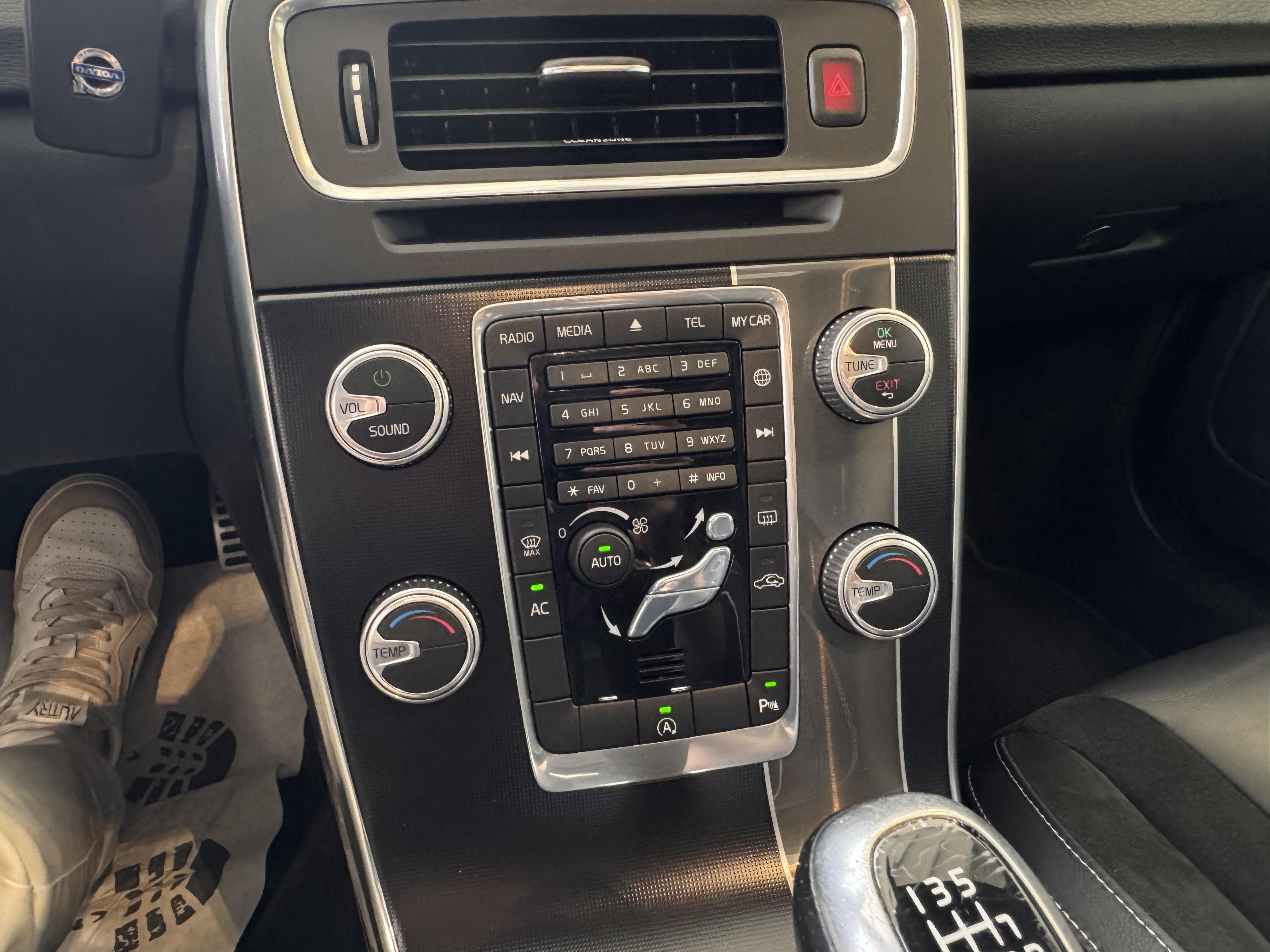 VOLVO V60 D3 150 ch Stop&Start R-Design - Véhicule Occasion Océane Auto