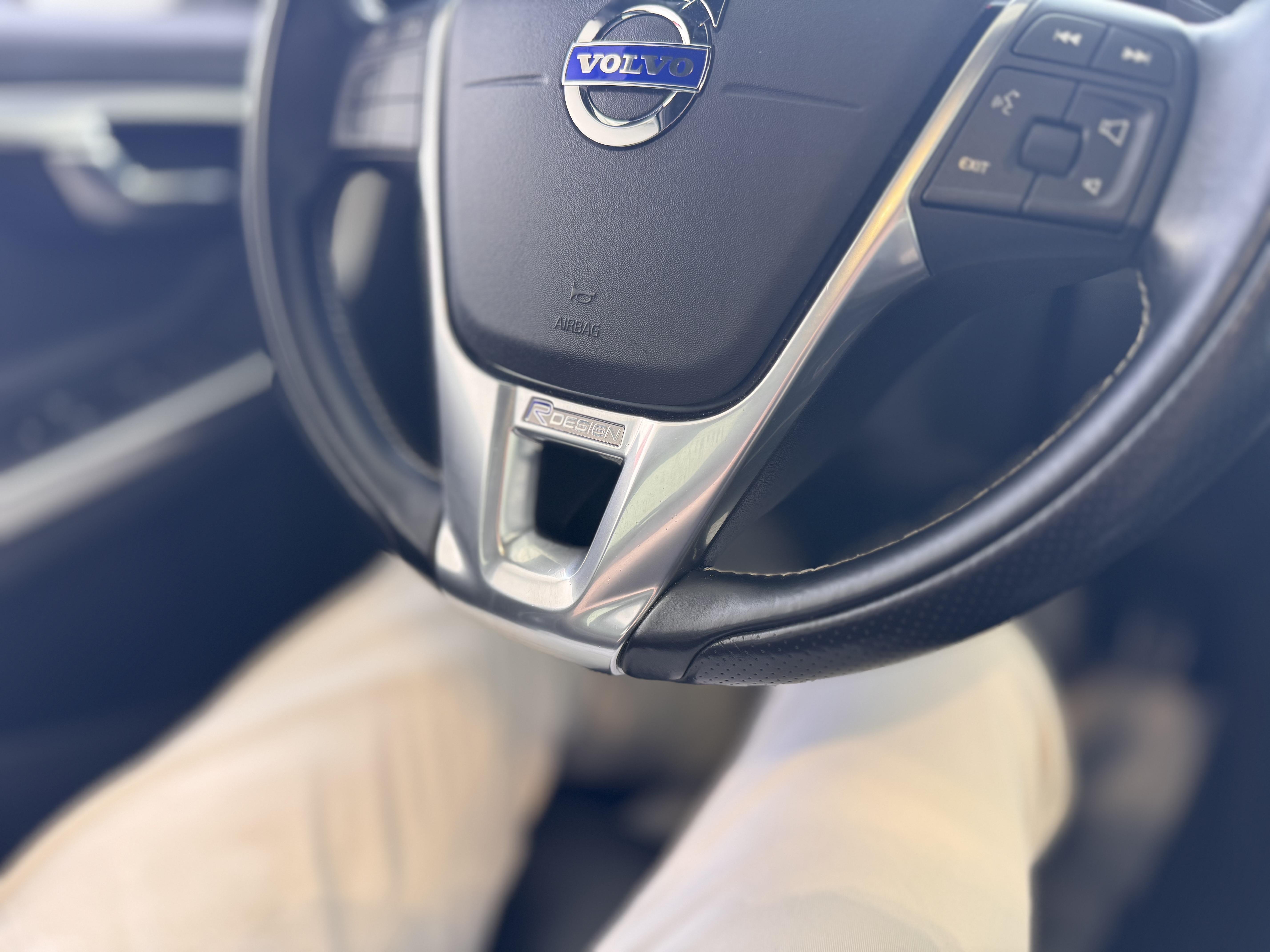 VOLVO V60 D3 150 ch Stop&Start R-Design - Véhicule Occasion Océane Auto