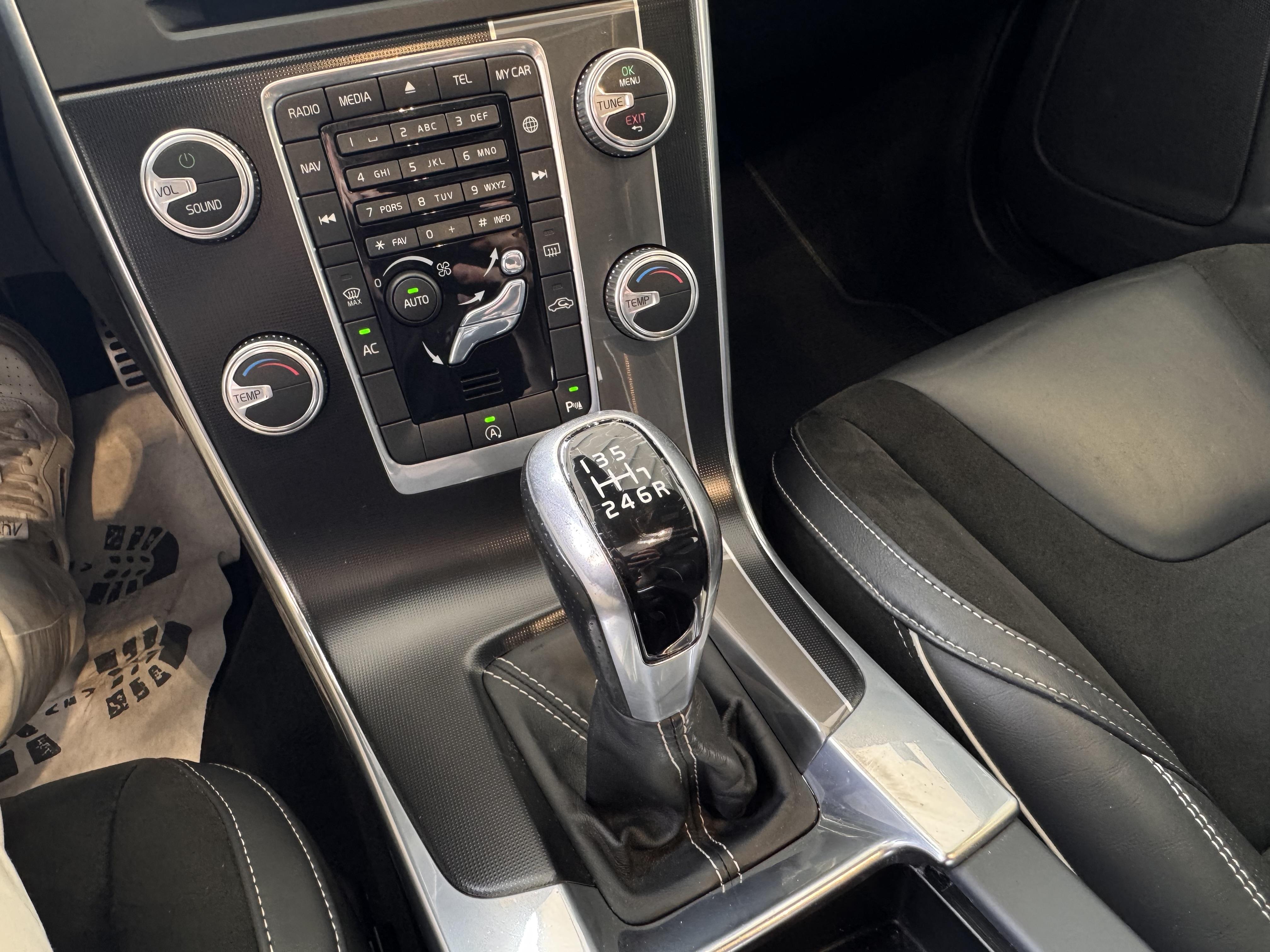 VOLVO V60 D3 150 ch Stop&Start R-Design - Véhicule Occasion Océane Auto